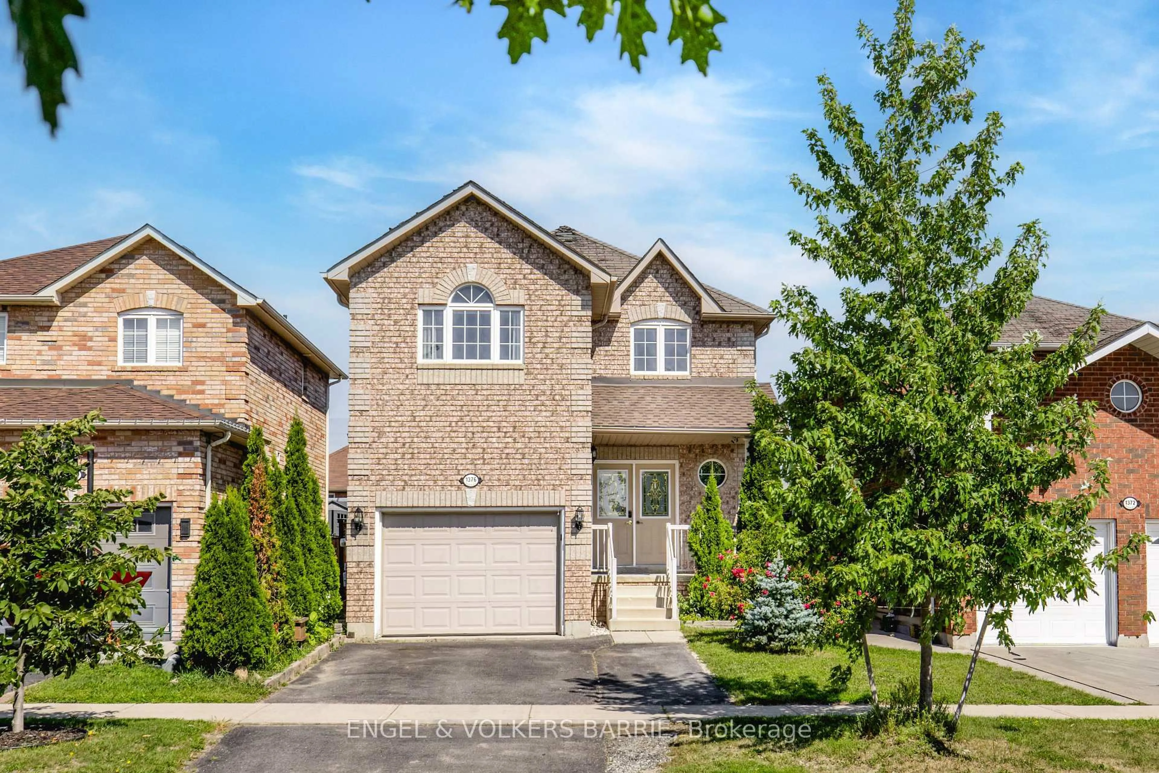 Home with brick exterior material, street for 1376 Rankin Way, Innisfil Ontario L9S 0C4