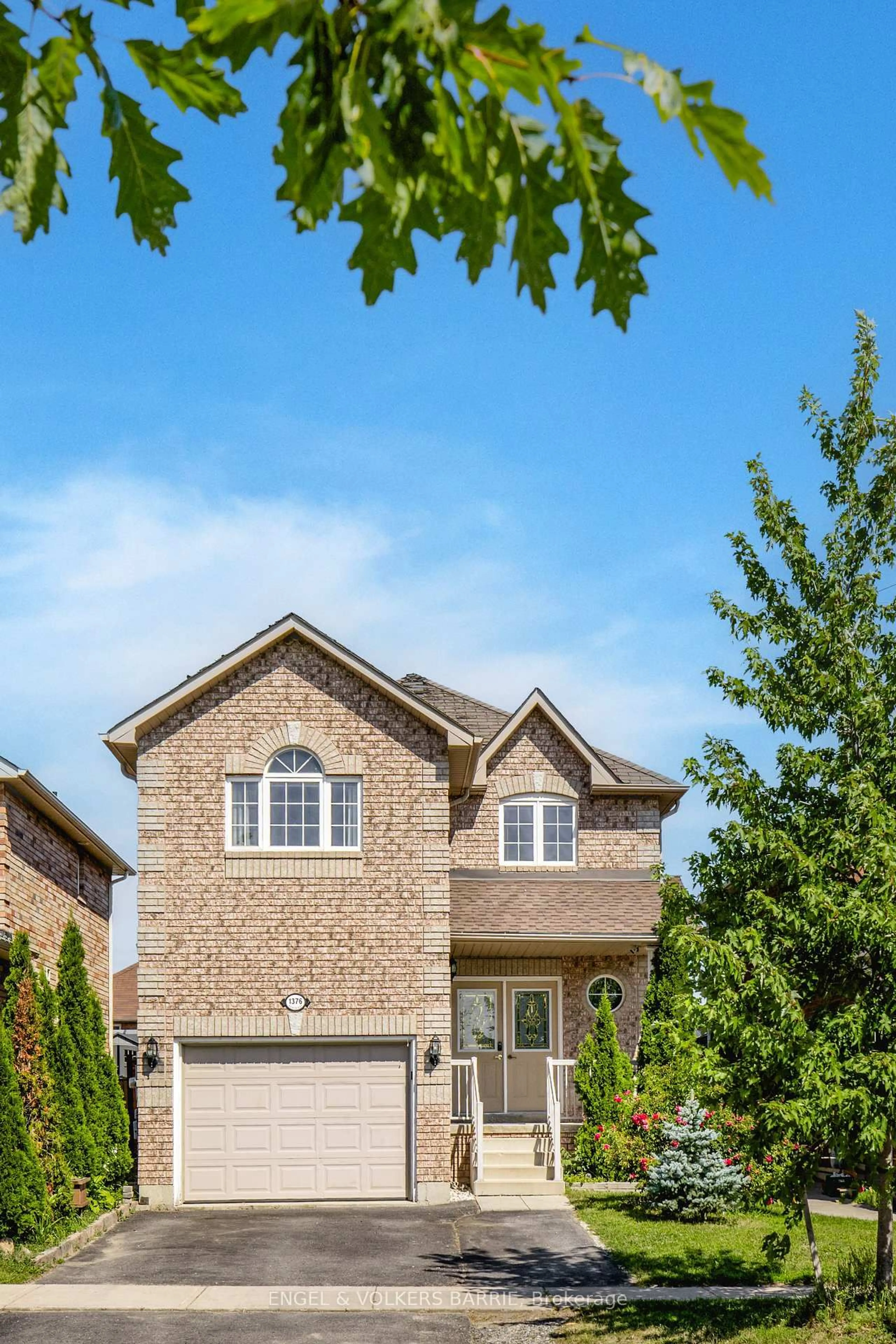 Home with brick exterior material, street for 1376 Rankin Way, Innisfil Ontario L9S 0C4