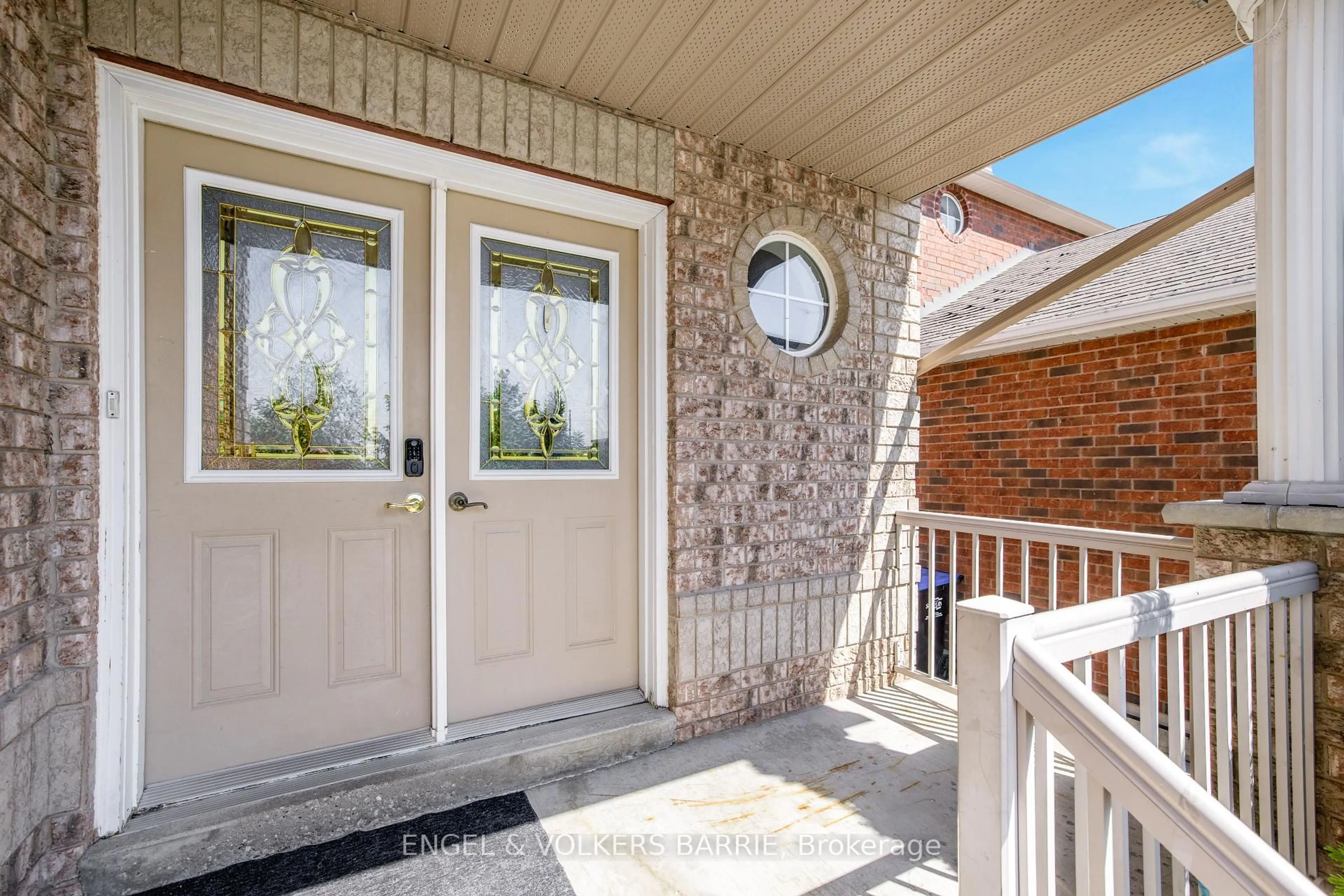 Indoor entryway for 1376 Rankin Way, Innisfil Ontario L9S 0C4