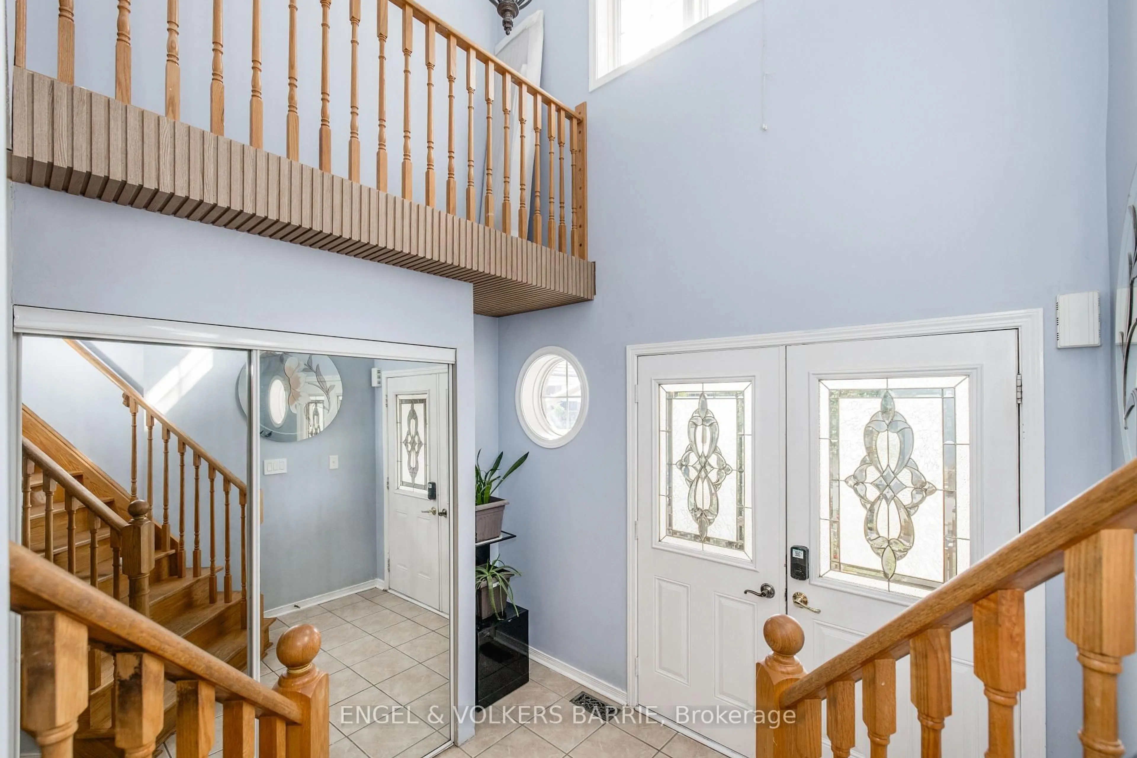Indoor entryway for 1376 Rankin Way, Innisfil Ontario L9S 0C4