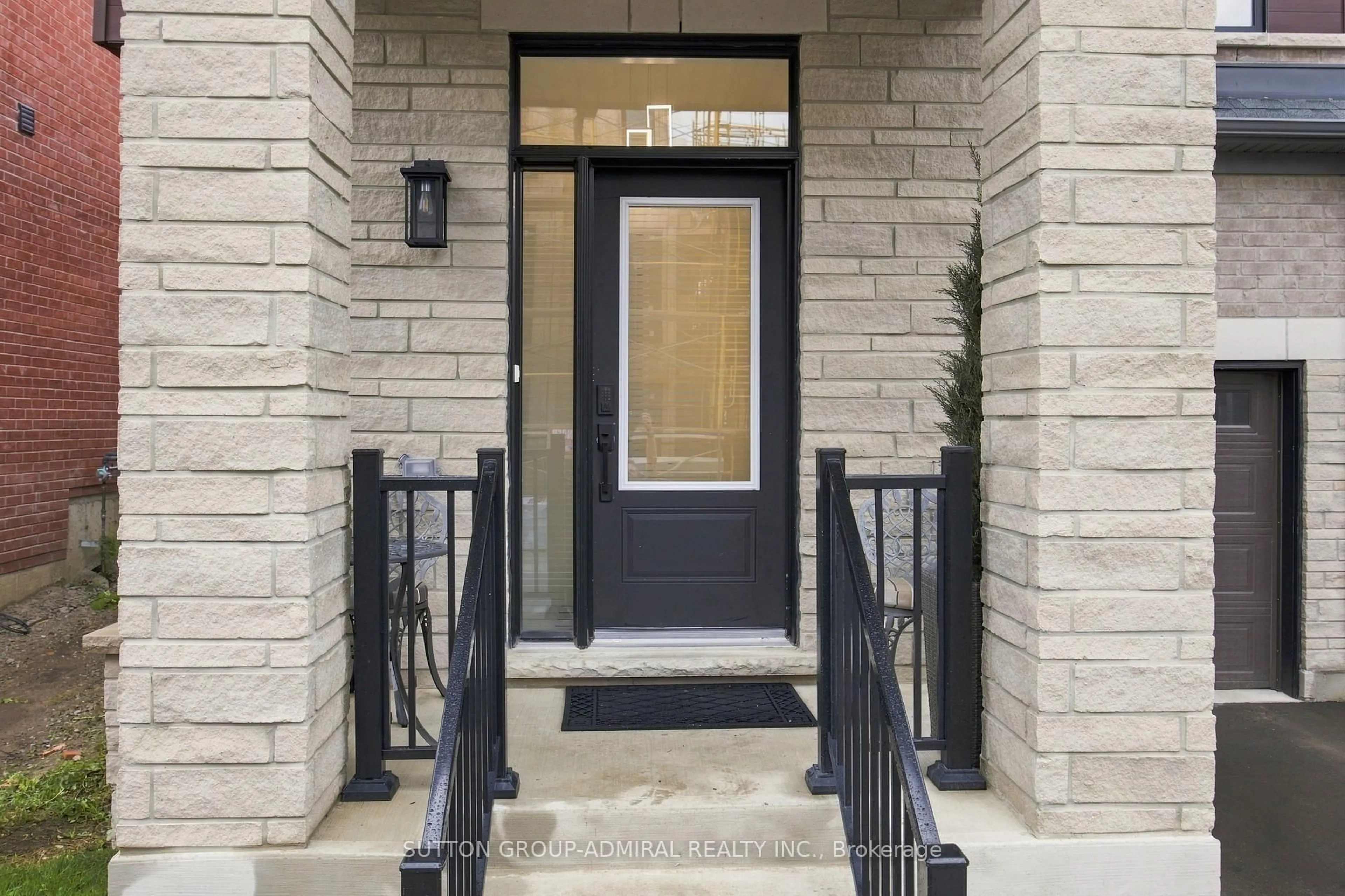 Unknown for 46 Fish Dr, Aurora Ontario L4B 4A7