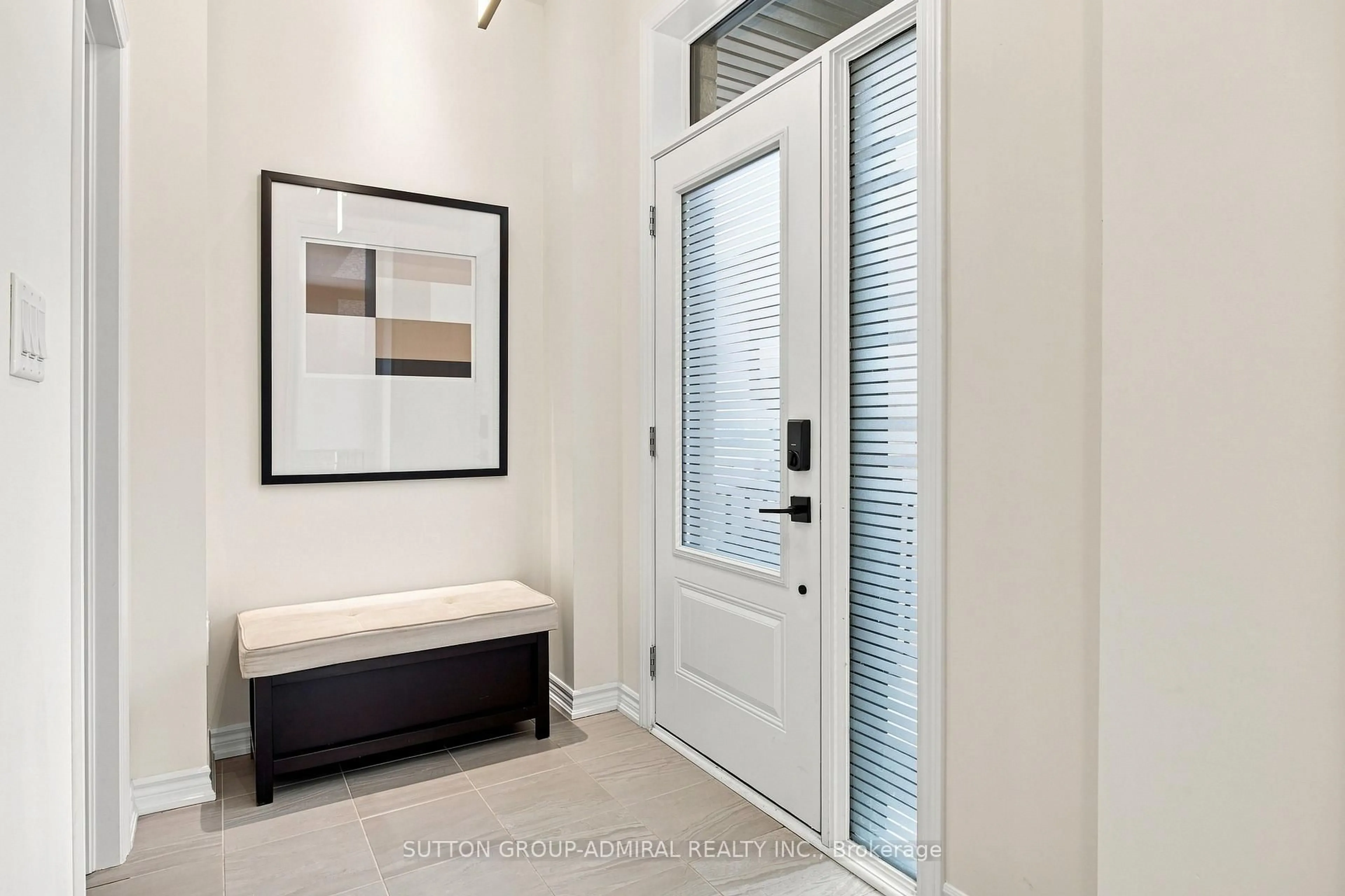 Indoor entryway for 46 Fish Dr, Aurora Ontario L4B 4A7