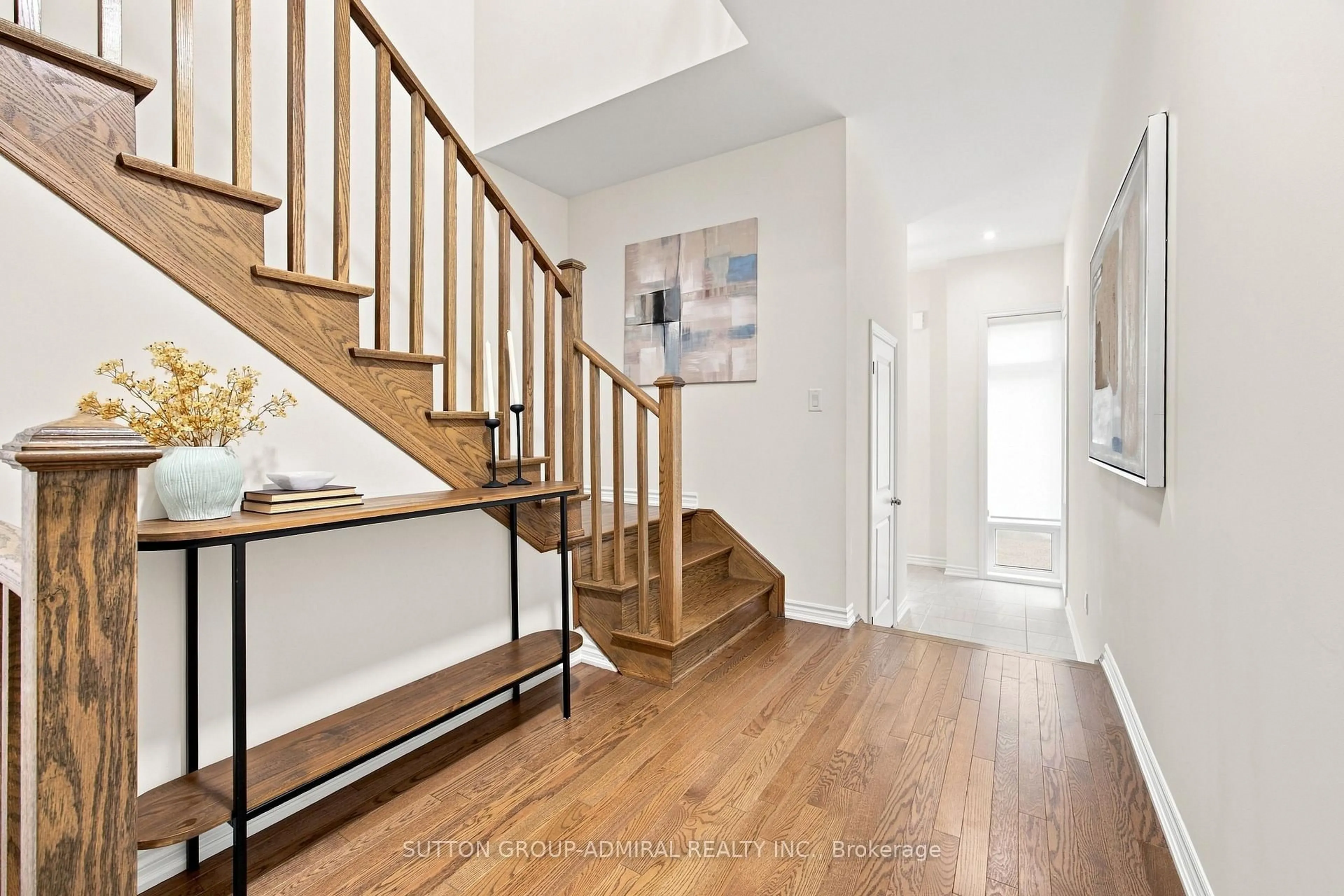 Indoor entryway for 46 Fish Dr, Aurora Ontario L4B 4A7