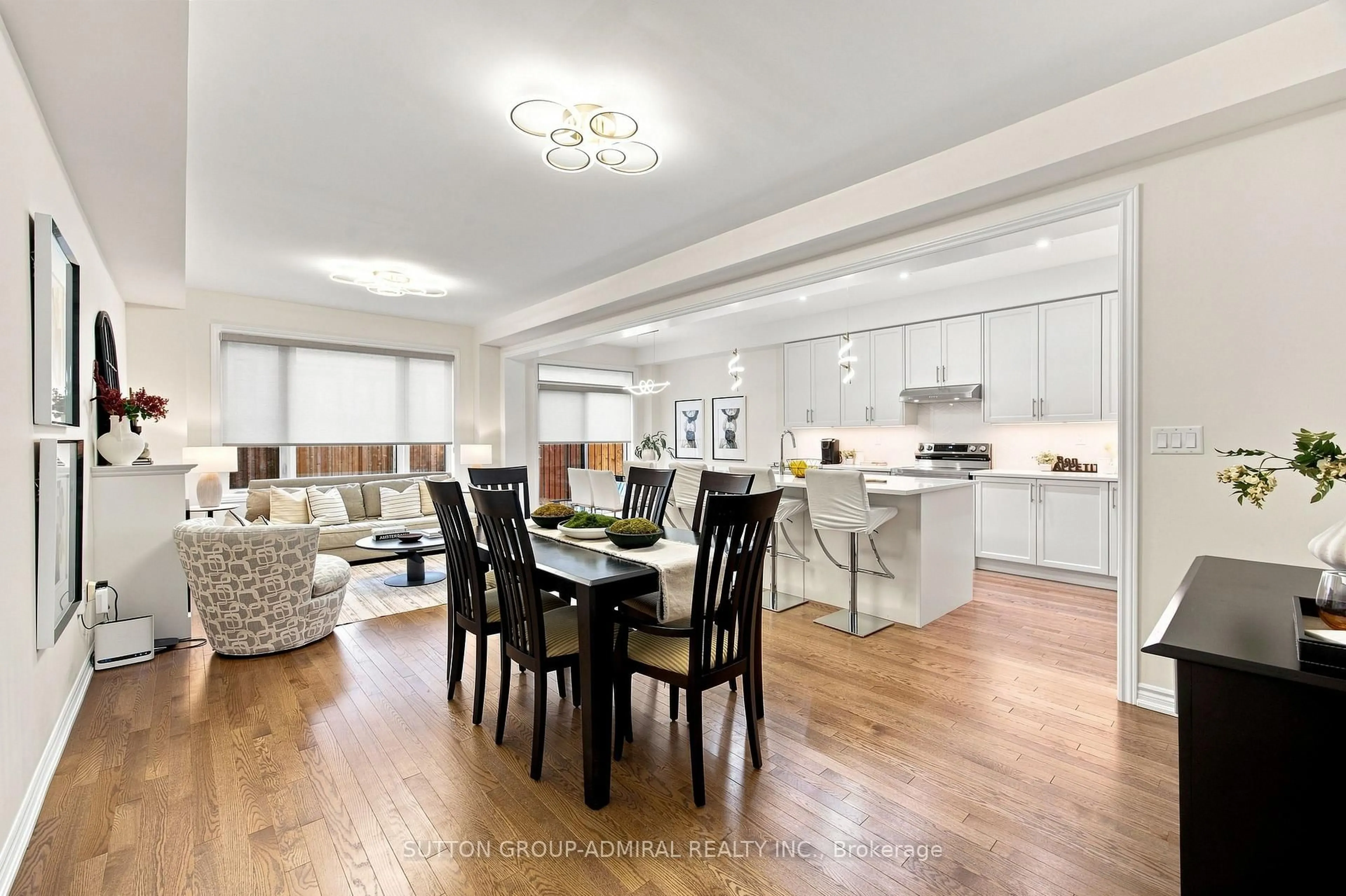 Open concept kitchen, wood/laminate floor for 46 Fish Dr, Aurora Ontario L4B 4A7