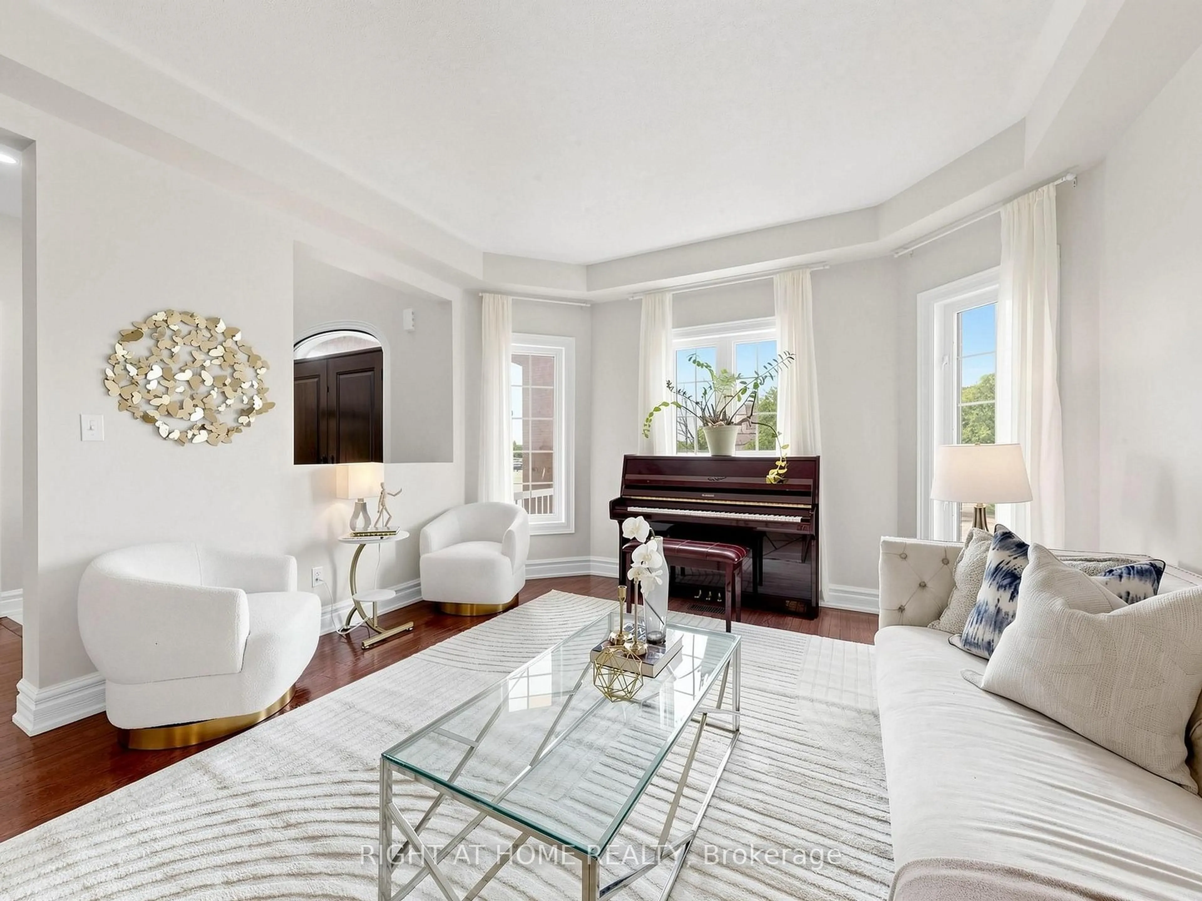 Living room with furniture, unknown for 89 Greenwood Rd, Whitchurch-Stouffville Ontario L4A 0N8