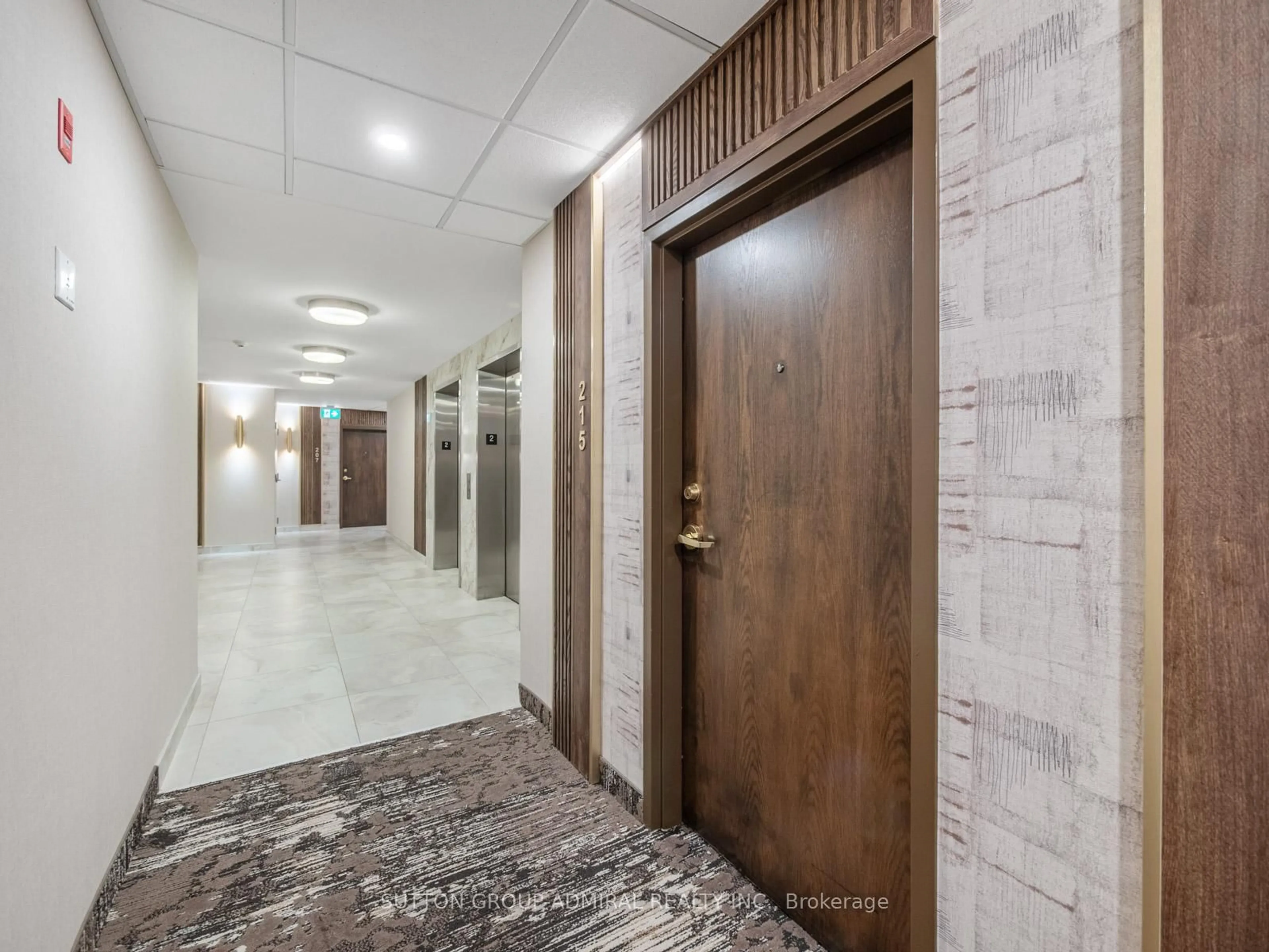 Indoor foyer for 1 Maison Parc Crt #215, Vaughan Ontario L4J 9K1