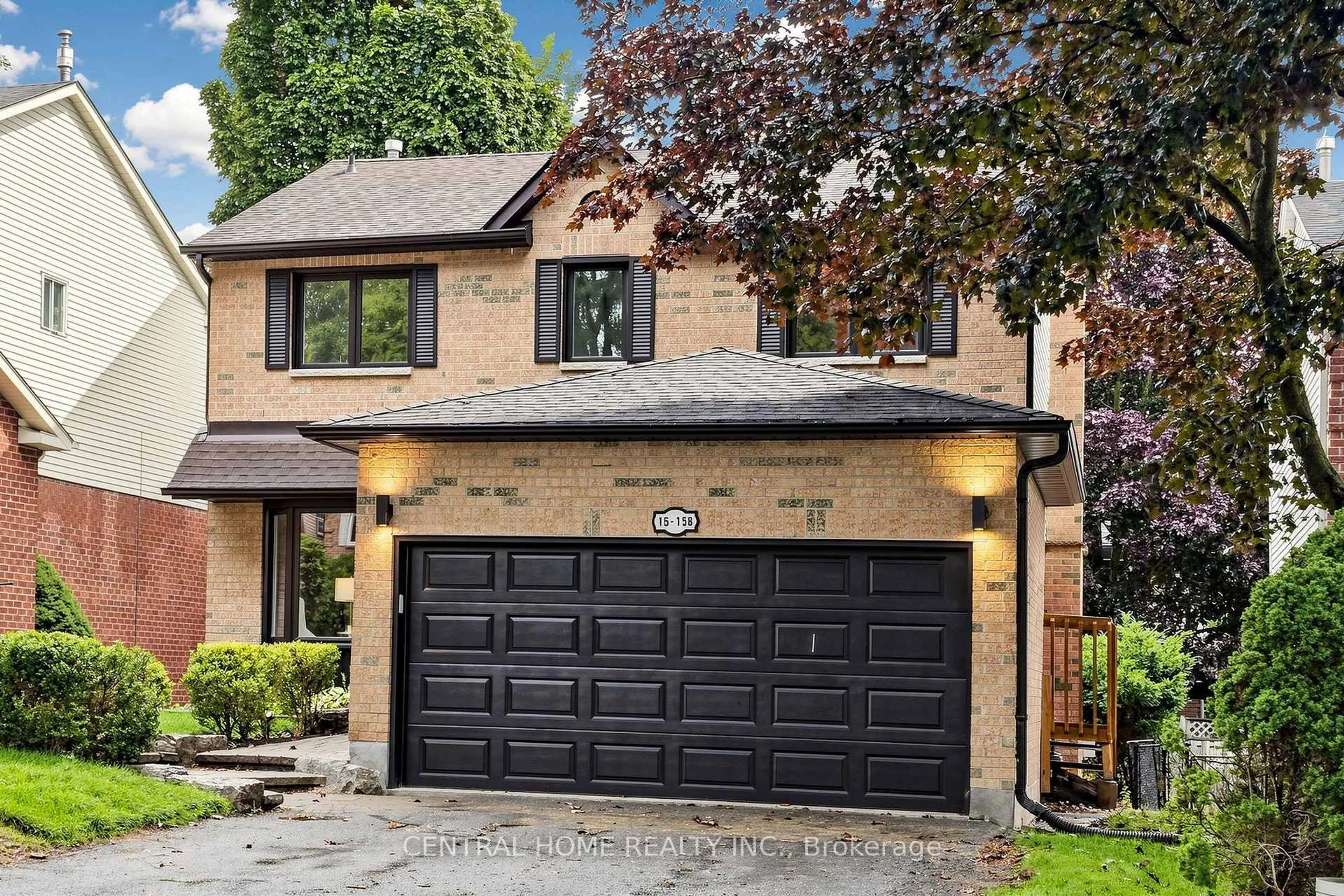 Home with brick exterior material, street for 15 Closs Sq, Aurora Ontario L4G 5H9