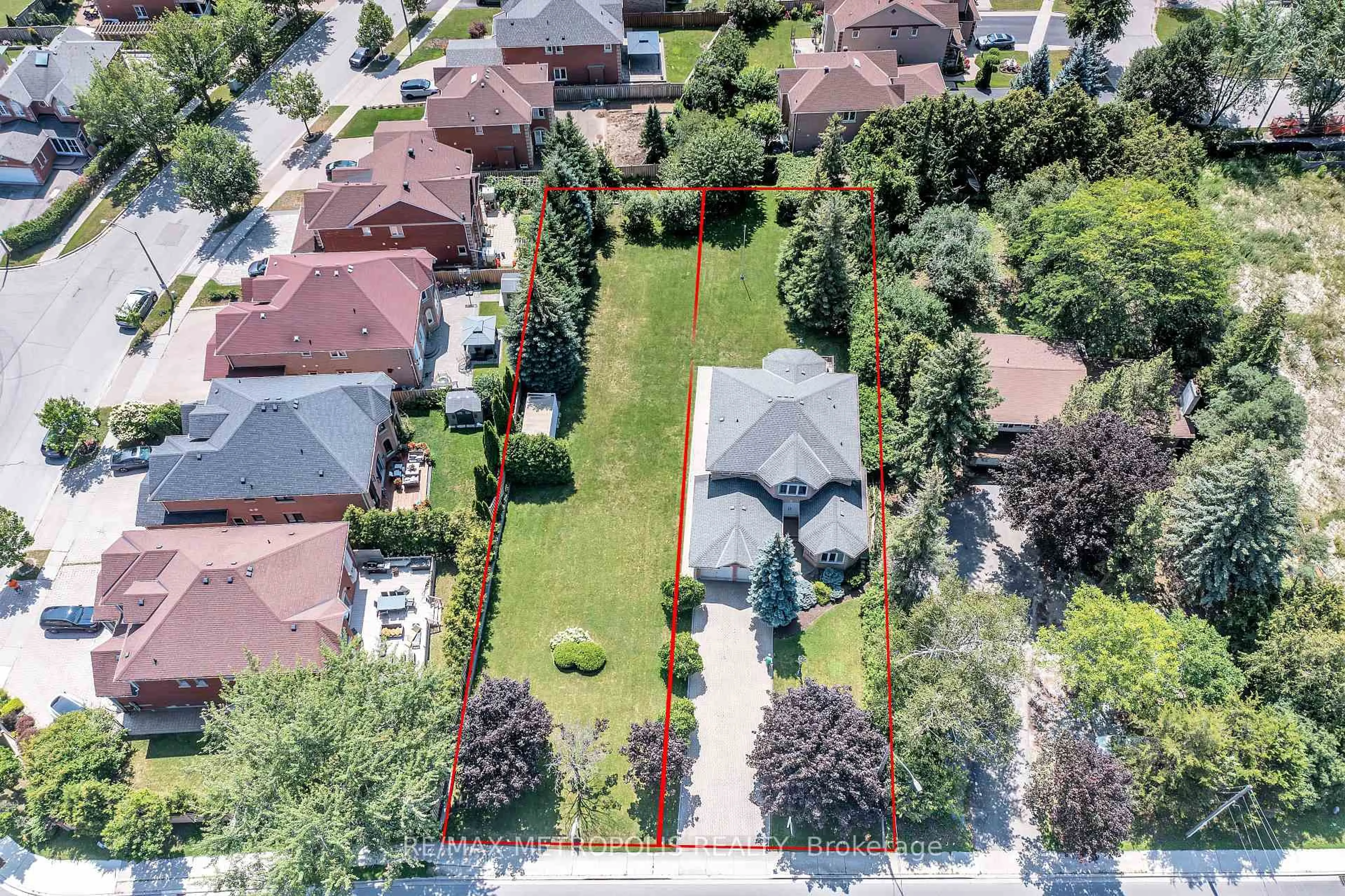 A pic from outside/outdoor area/front of a property/back of a property/a pic from drone, street for 5097 14th Ave, Markham Ontario L3S 3K4
