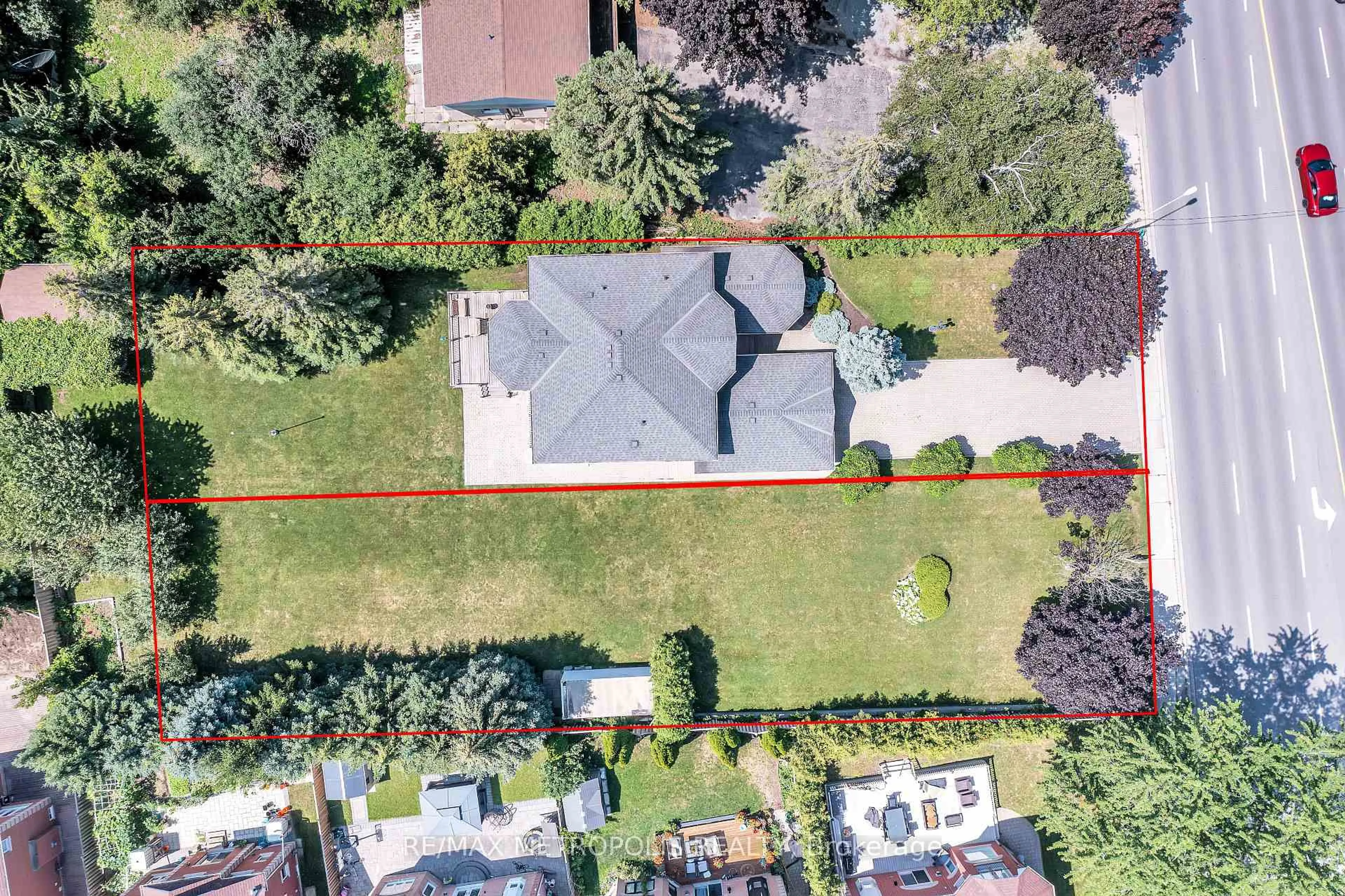 A pic from outside/outdoor area/front of a property/back of a property/a pic from drone, street for 5097 14th Ave, Markham Ontario L3S 3K4