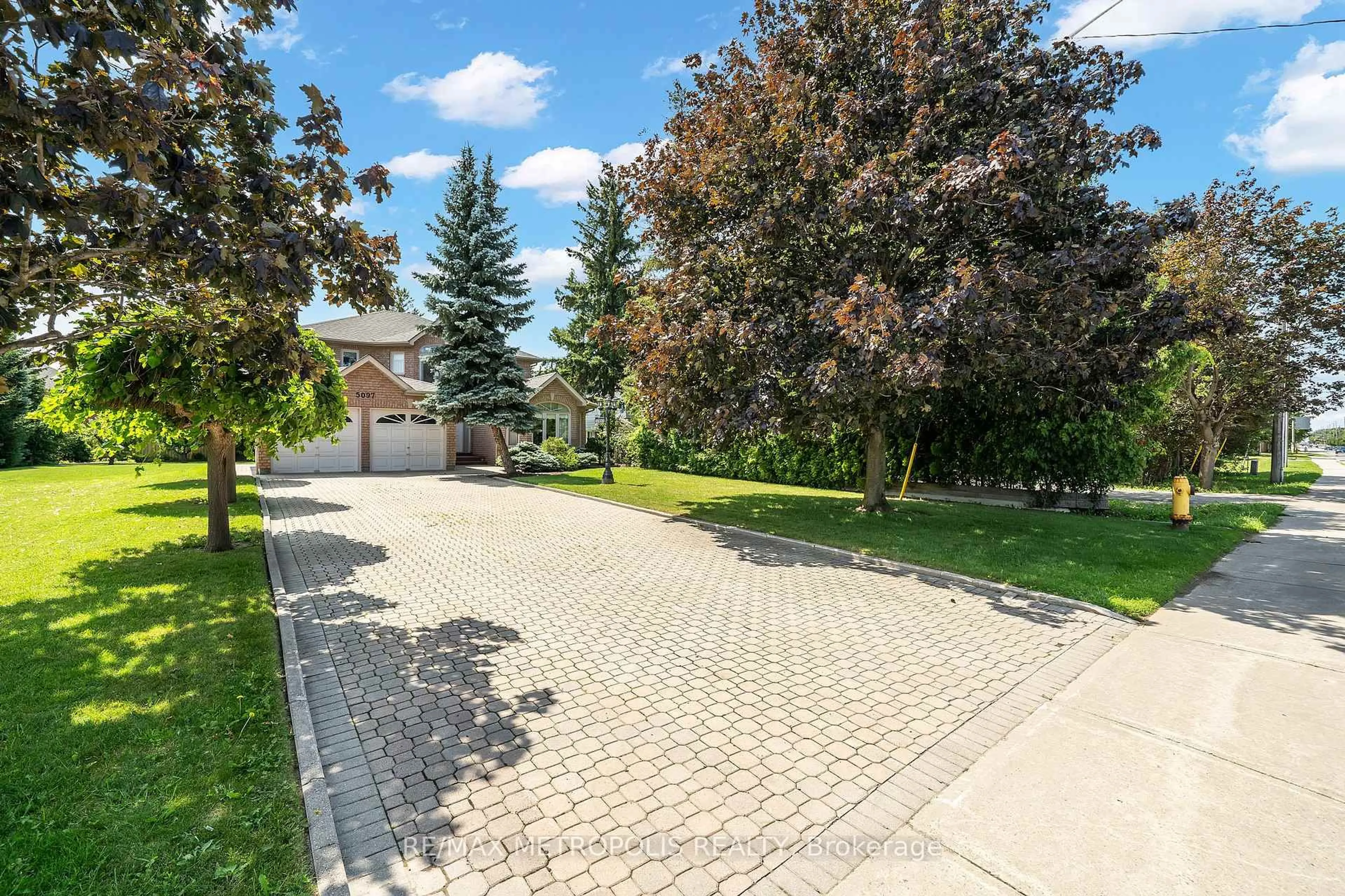 Patio, street for 5097 14th Ave, Markham Ontario L3S 3K4