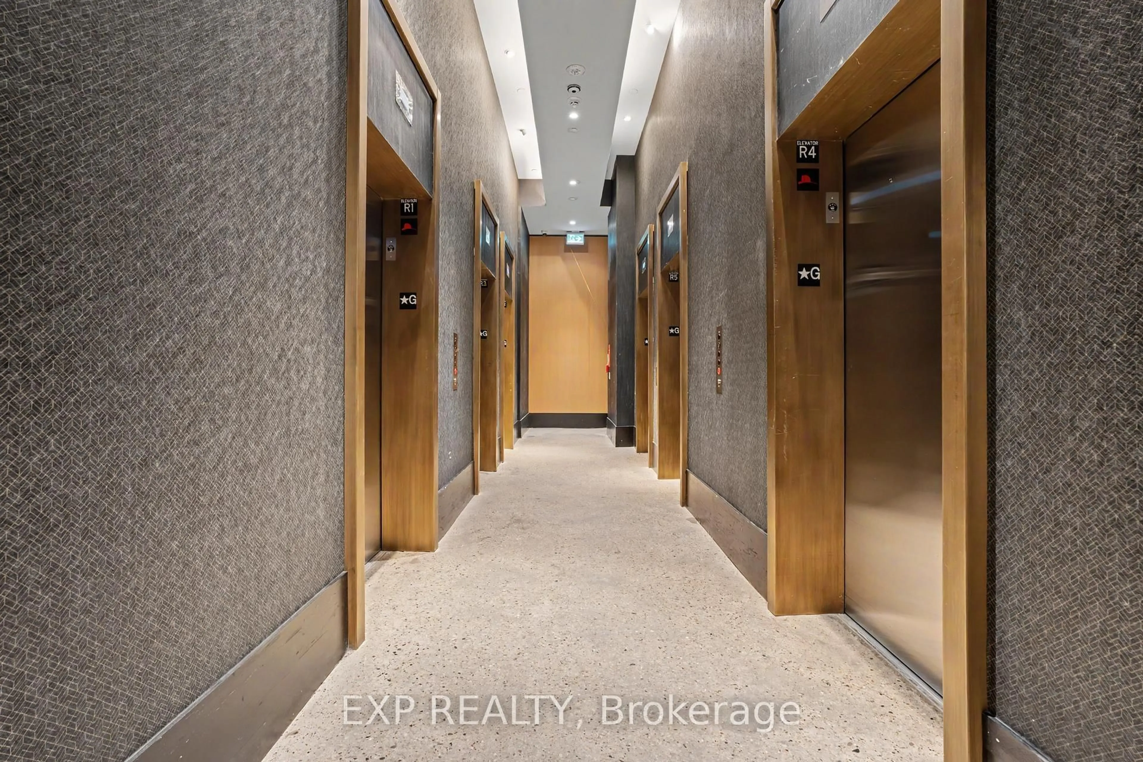 Indoor foyer for 2920 Highway 7 Highway #4109, Vaughan Ontario L4K 0P4