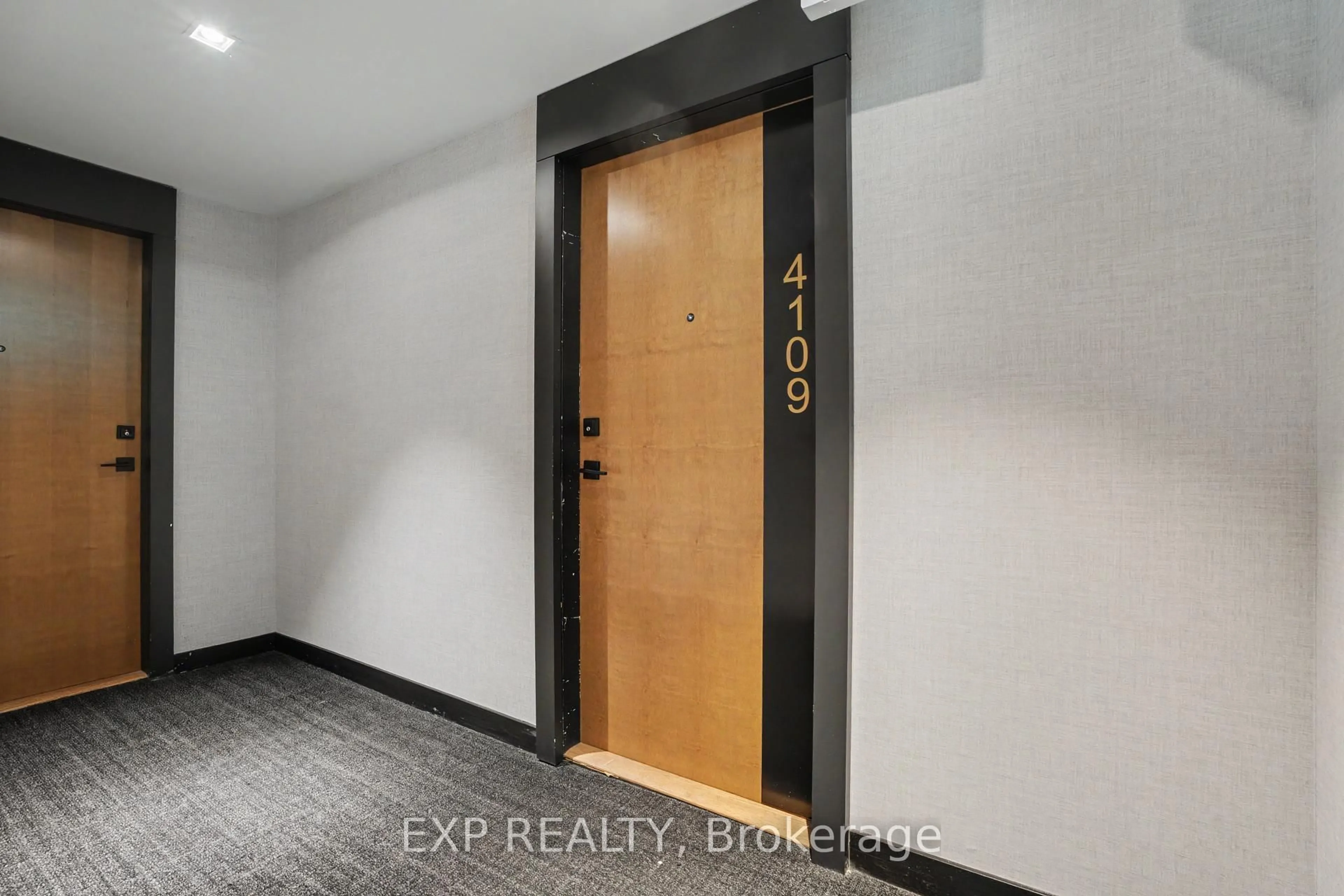 Indoor entryway for 2920 Highway 7 Highway #4109, Vaughan Ontario L4K 0P4
