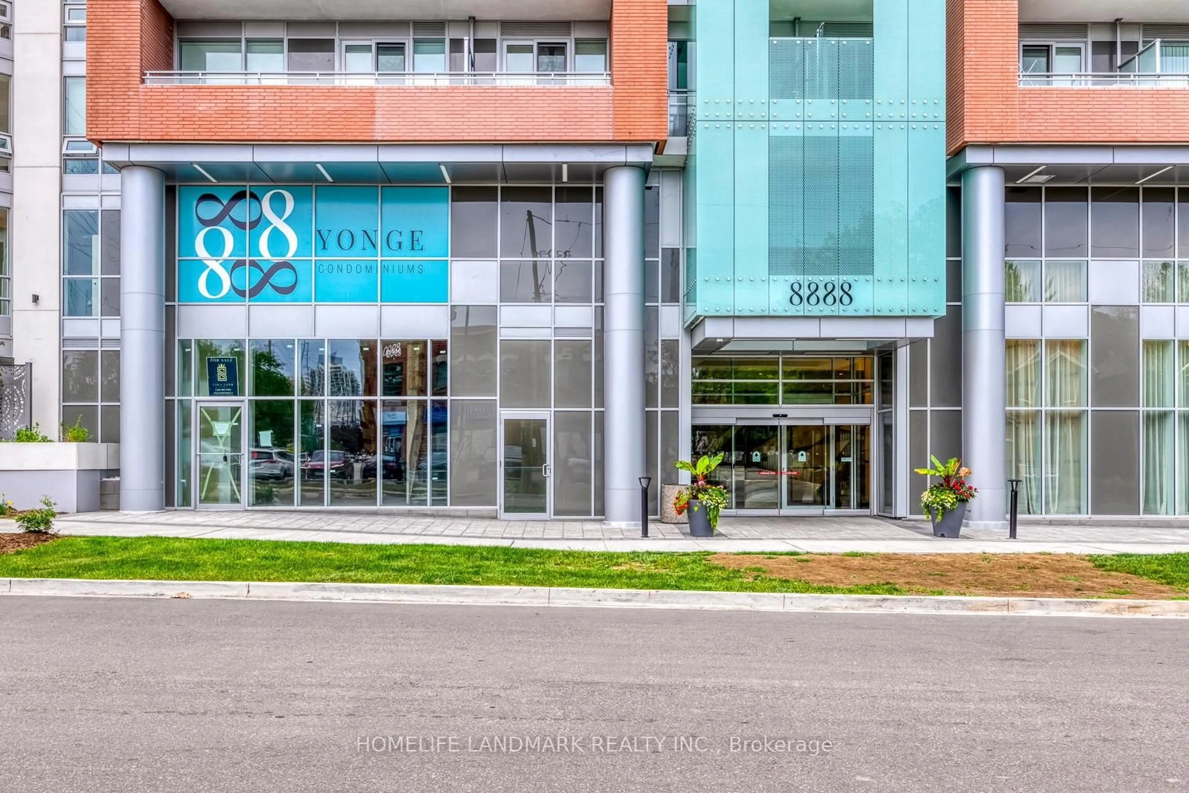 Indoor foyer for 8888 Yonge St #307, Richmond Hill Ontario L4C 5V6