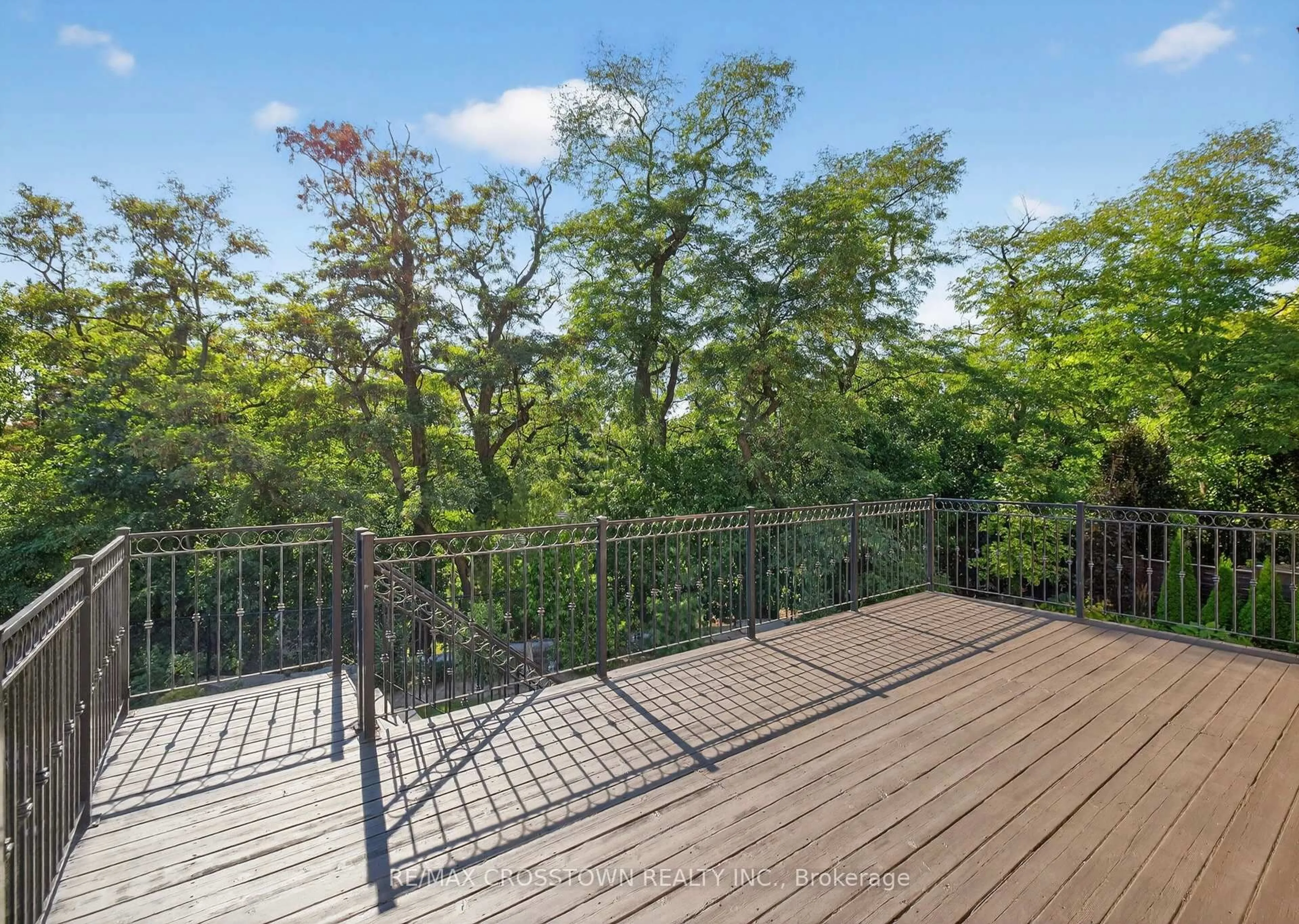 Patio, forest/trees view for 10 Annsleywood Crt, Vaughan Ontario L4H 4G6