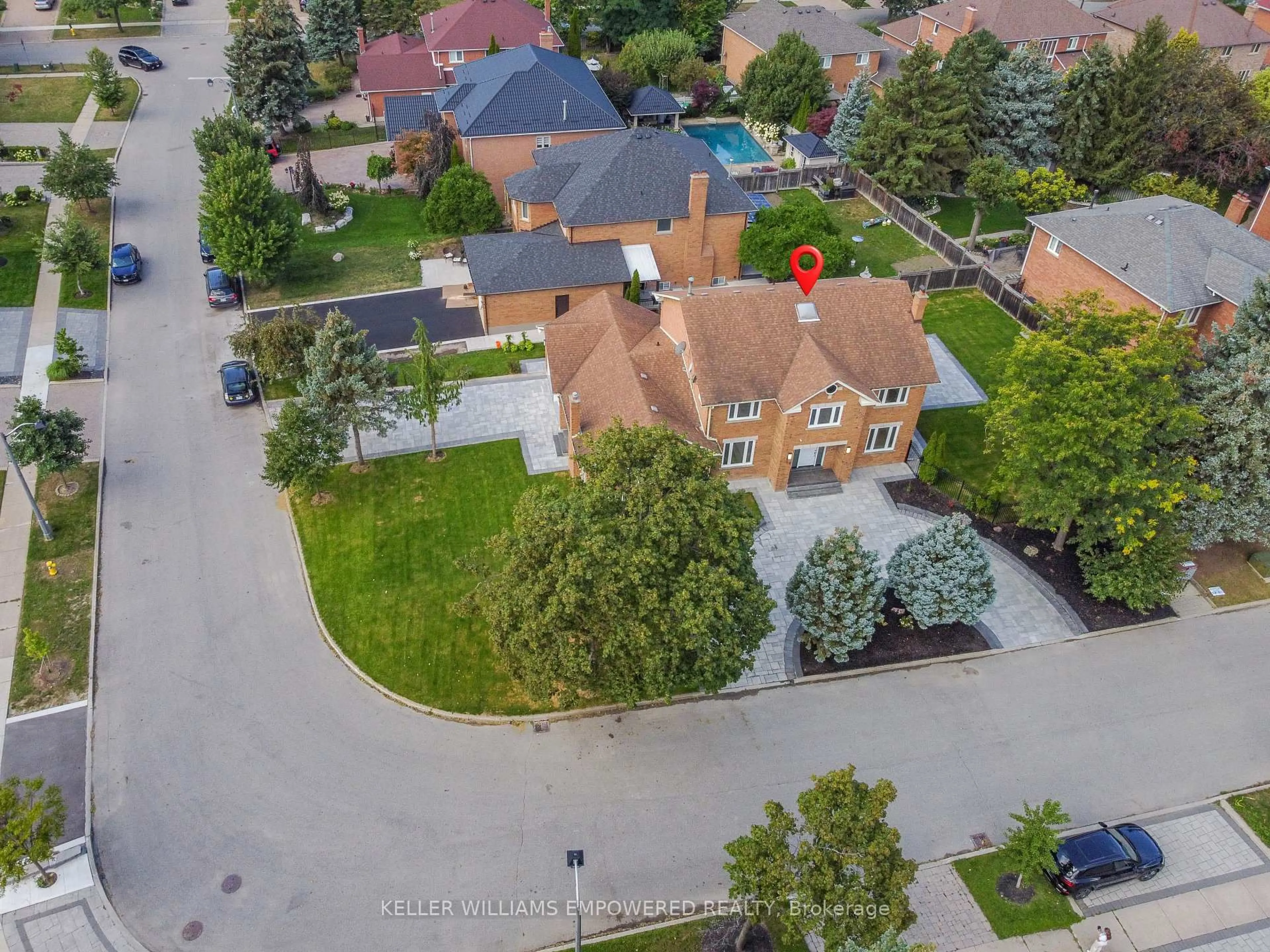 A pic from outside/outdoor area/front of a property/back of a property/a pic from drone, street for 24 Marconi Ave, Vaughan Ontario L4L 7A5