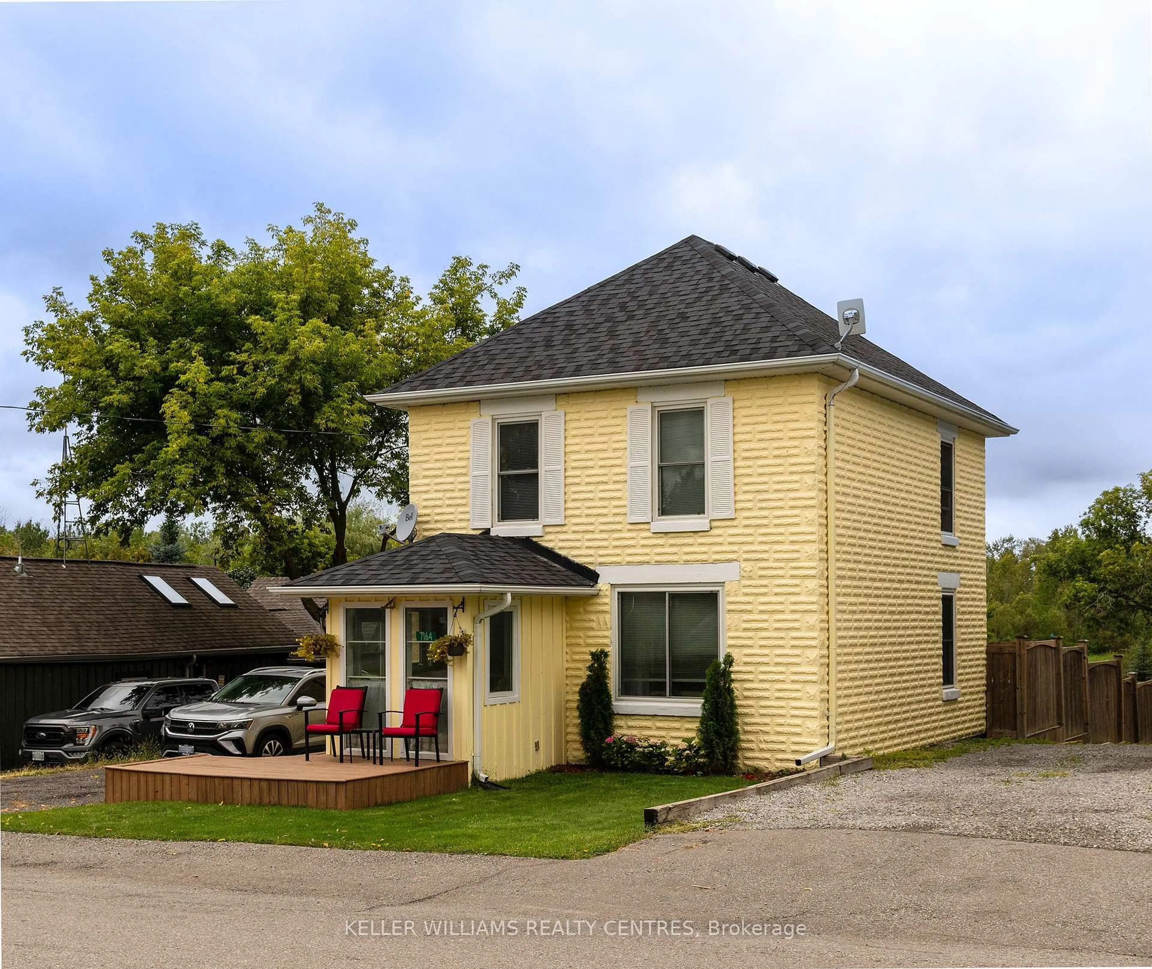 A pic from outside/outdoor area/front of a property/back of a property/a pic from drone, street for 7164 Old Shiloh Rd, Georgina Ontario L0E 1N0