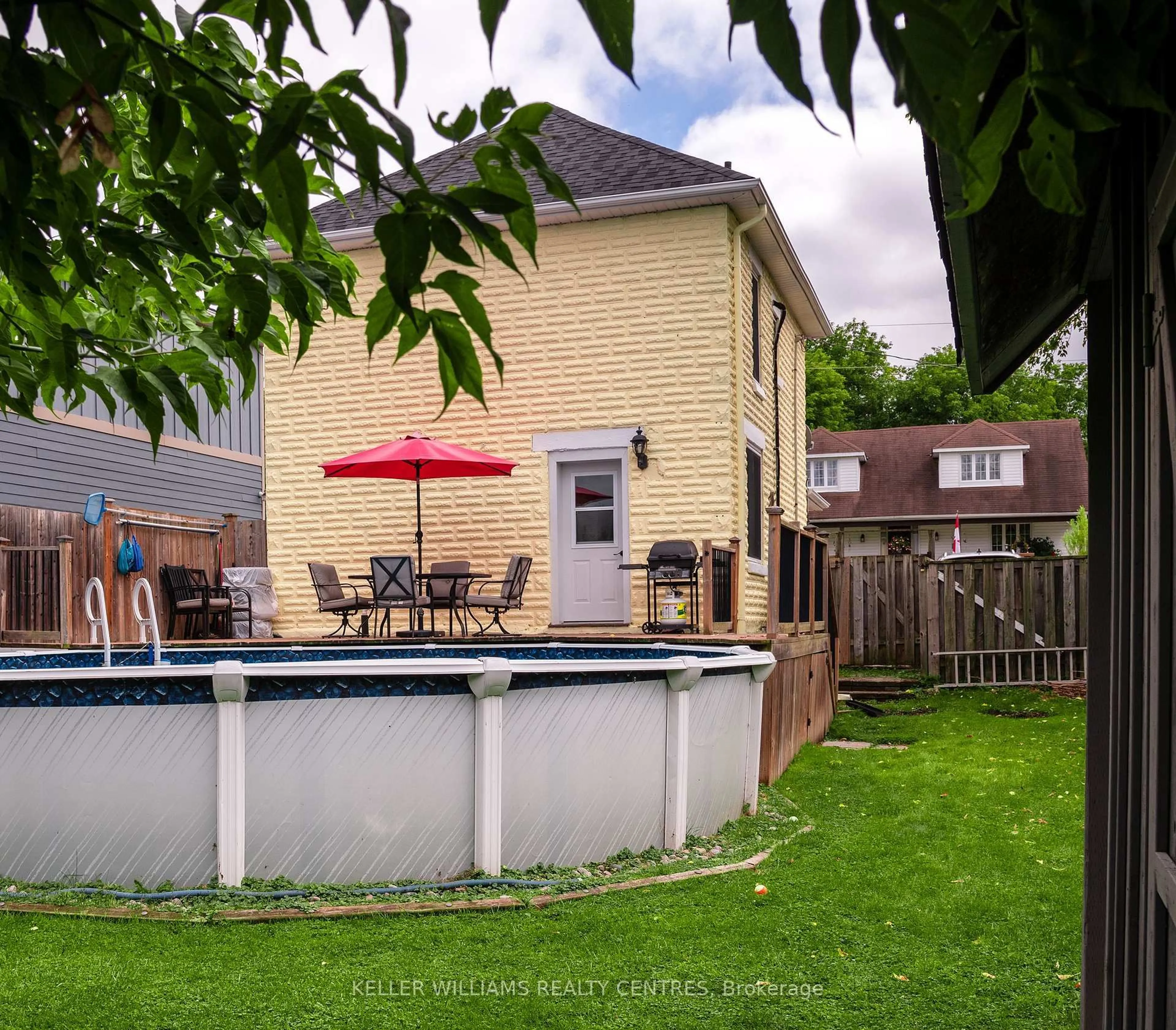 Patio, street for 7164 Old Shiloh Rd, Georgina Ontario L0E 1N0