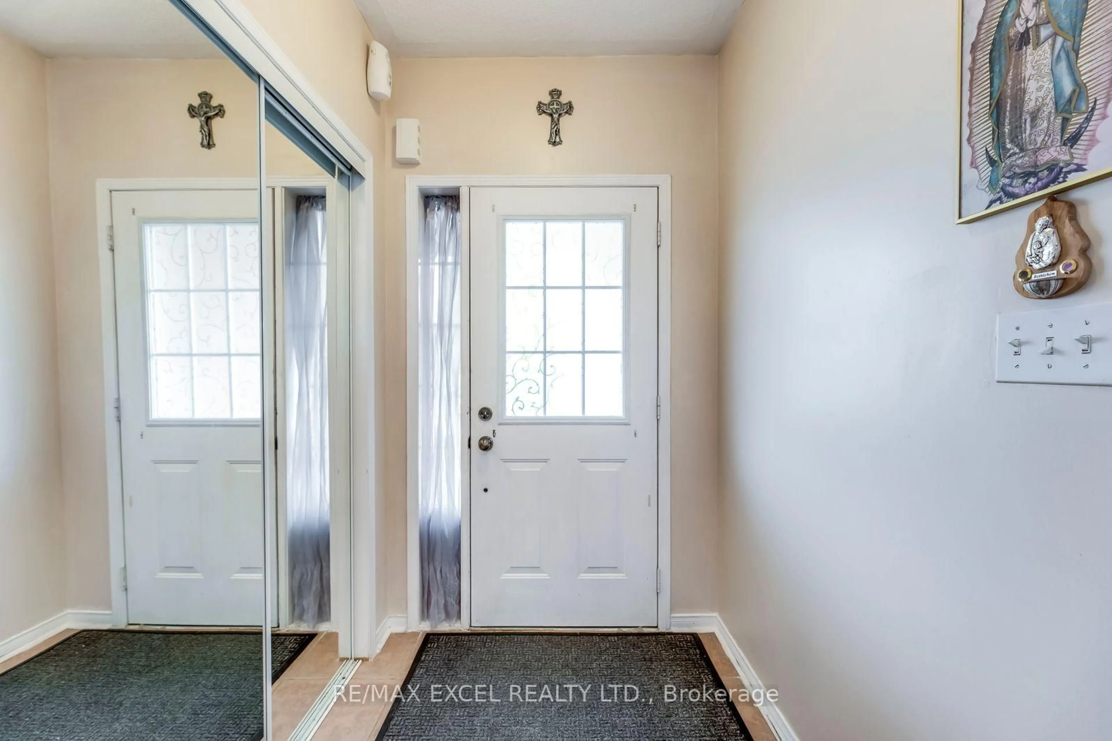 Indoor entryway for 50 Casabel Dr, Vaughan Ontario L6A 3L7