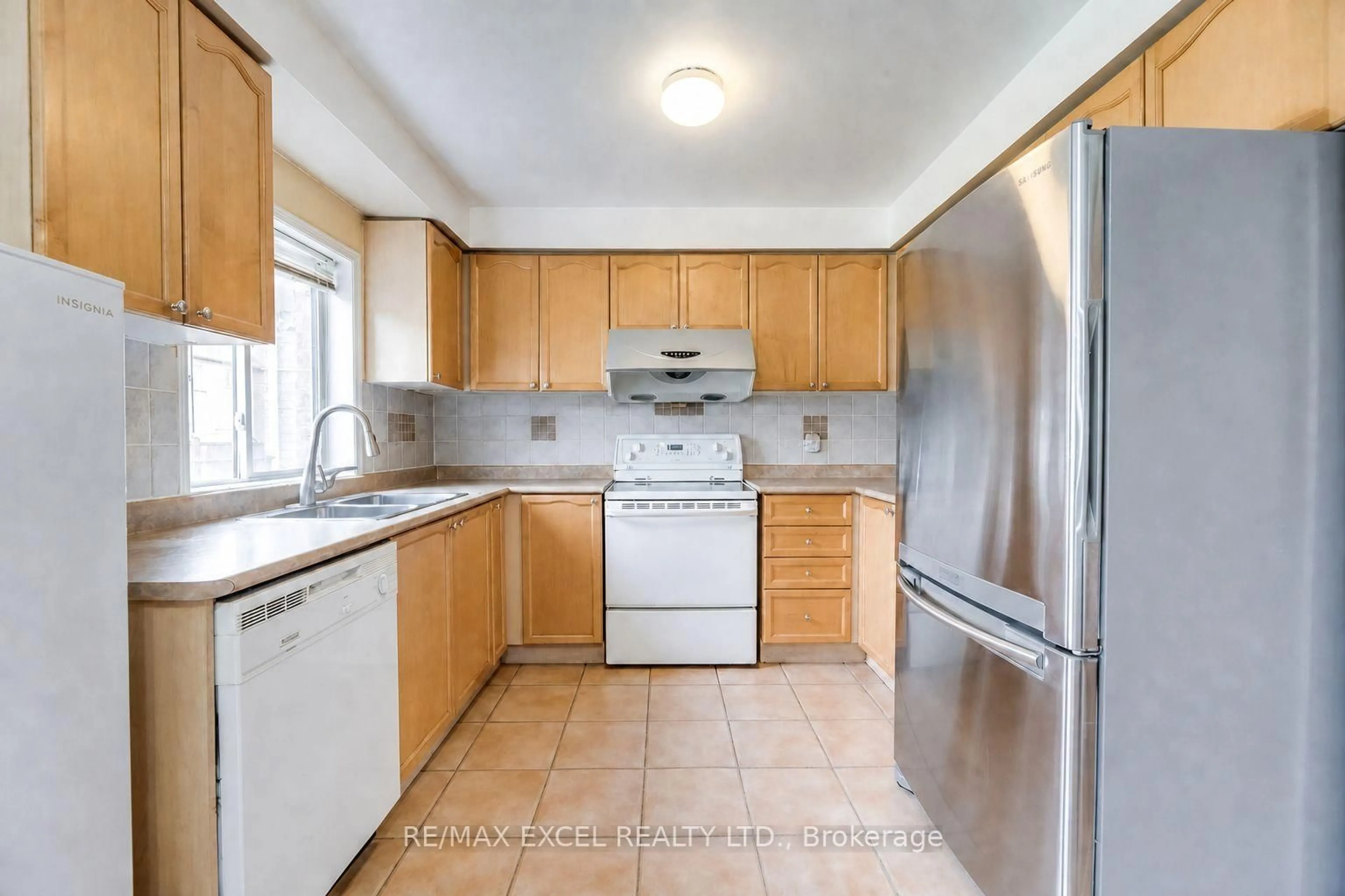 Standard kitchen, unknown for 50 Casabel Dr, Vaughan Ontario L6A 3L7