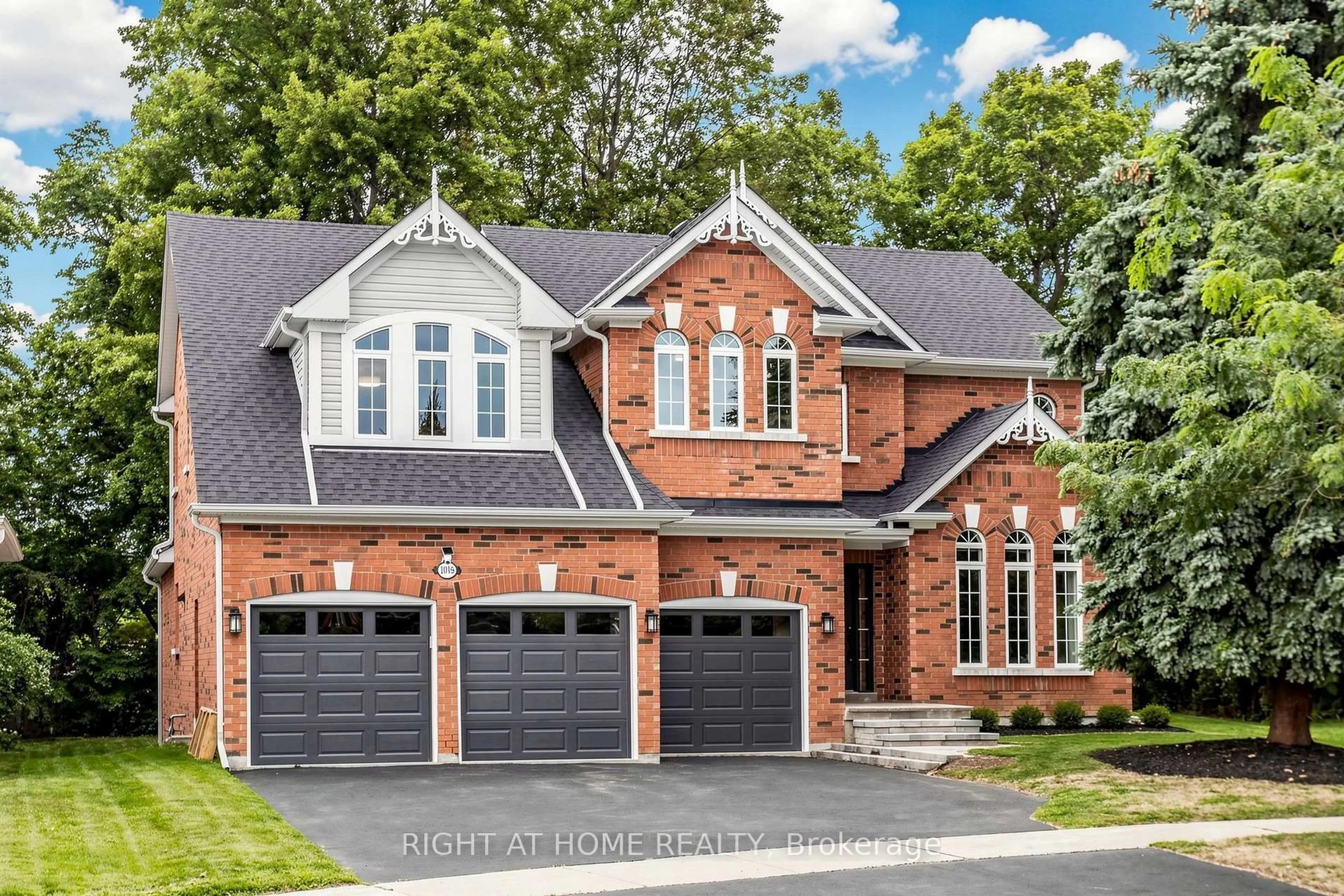 Home with brick exterior material, street for 1019 Northern Prospect Cres, Newmarket Ontario L3X 1N7