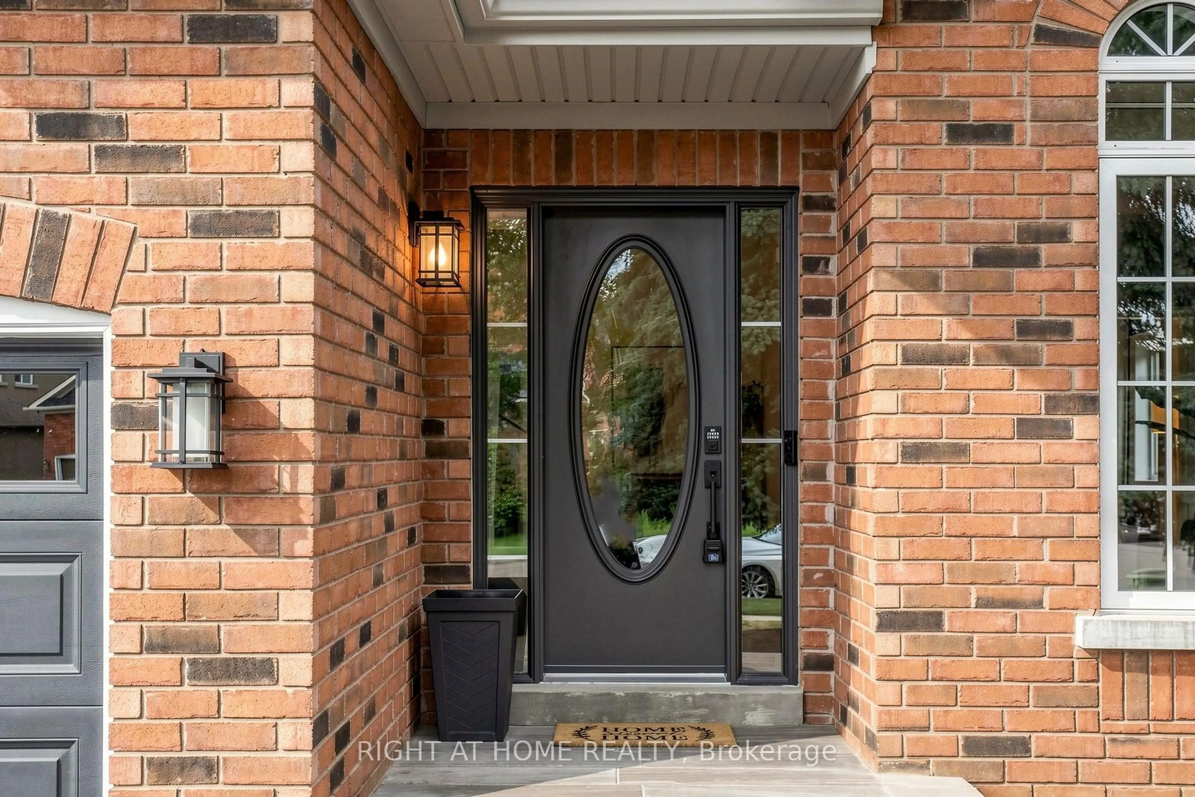 Indoor entryway for 1019 Northern Prospect Cres, Newmarket Ontario L3X 1N7