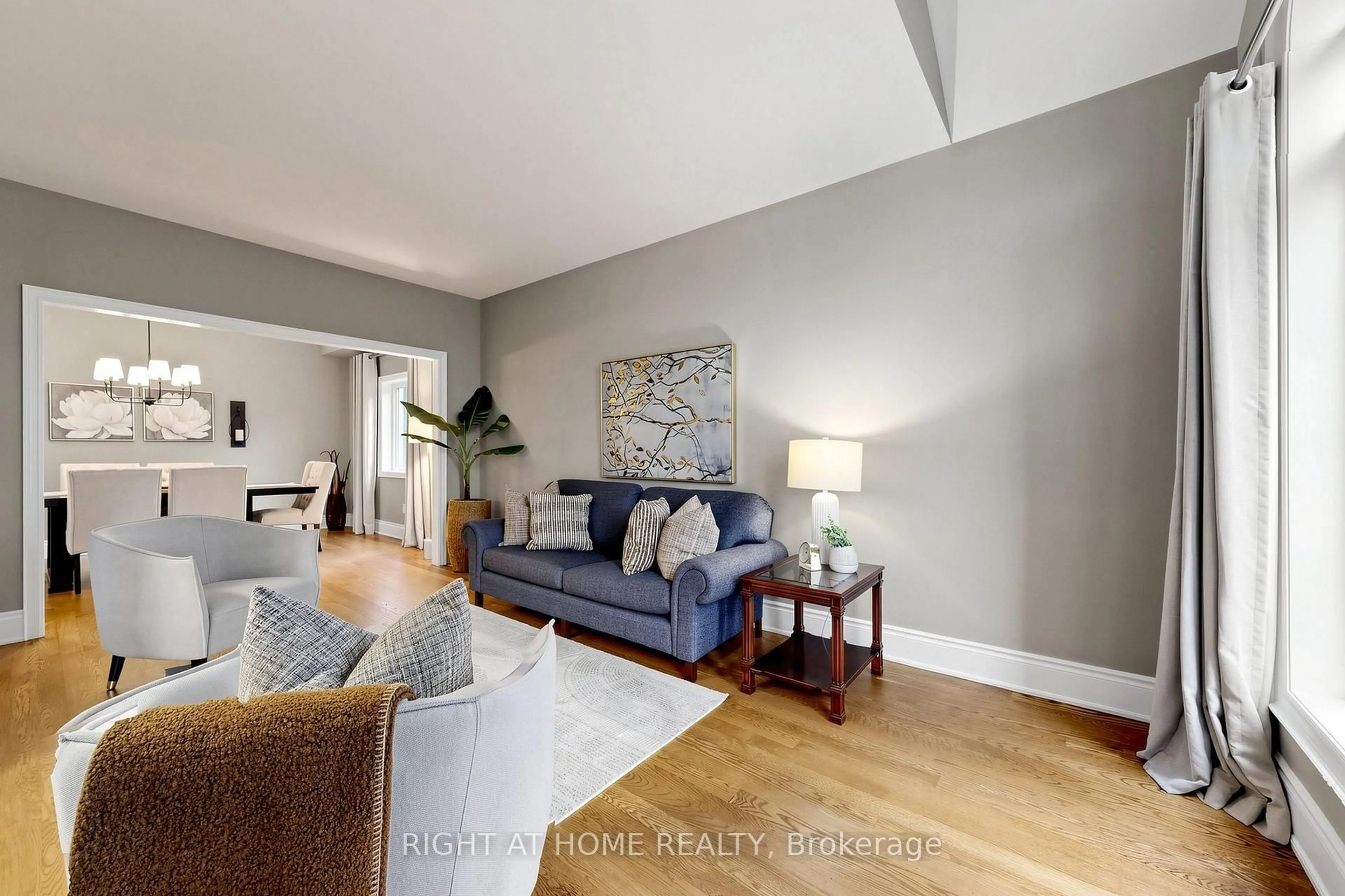 Living room with furniture, unknown for 1019 Northern Prospect Cres, Newmarket Ontario L3X 1N7