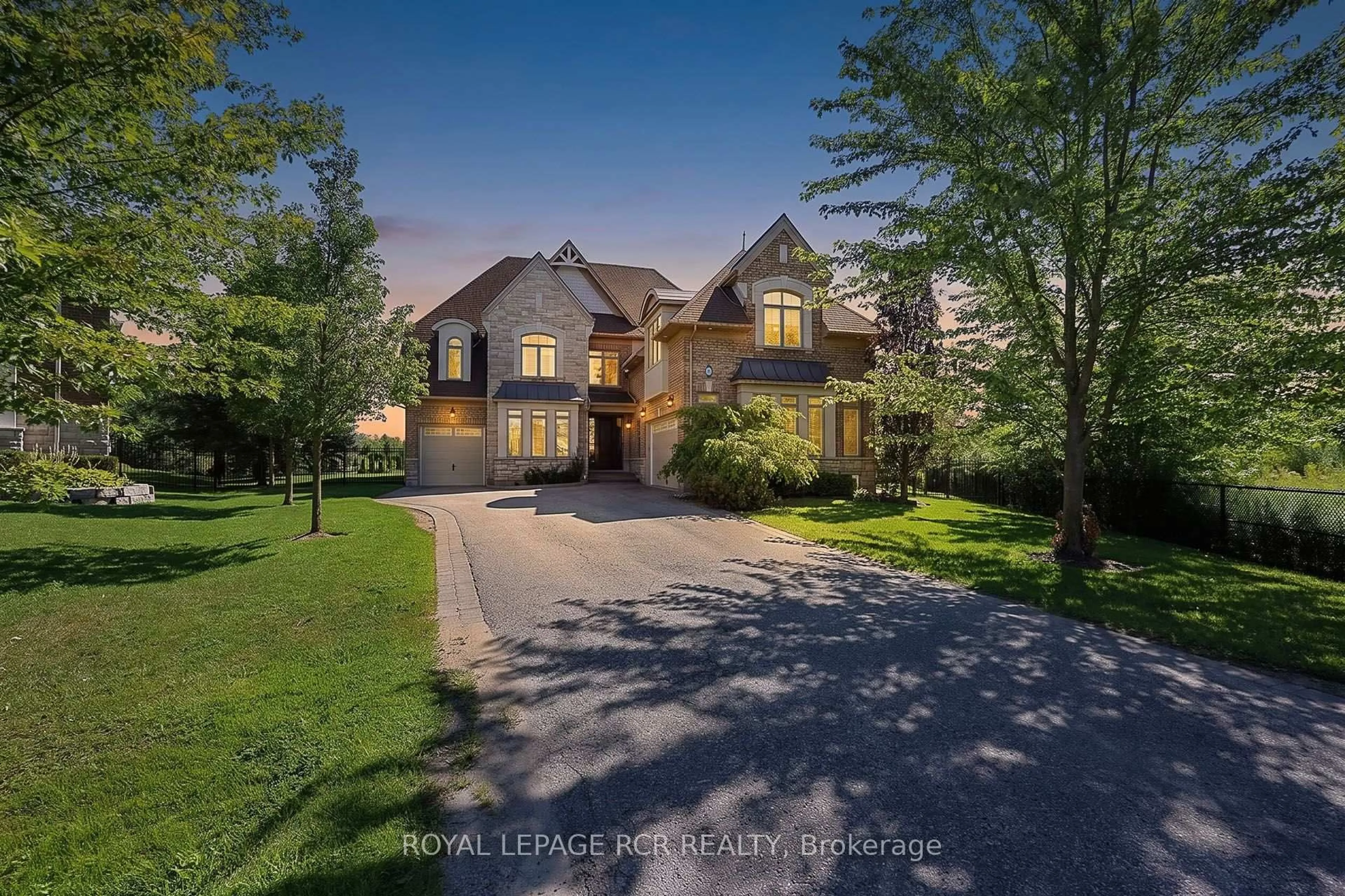 A pic from outside/outdoor area/front of a property/back of a property/a pic from drone, unknown for 35 Somer Rumm Crt, Whitchurch-Stouffville Ontario L4A 1X8