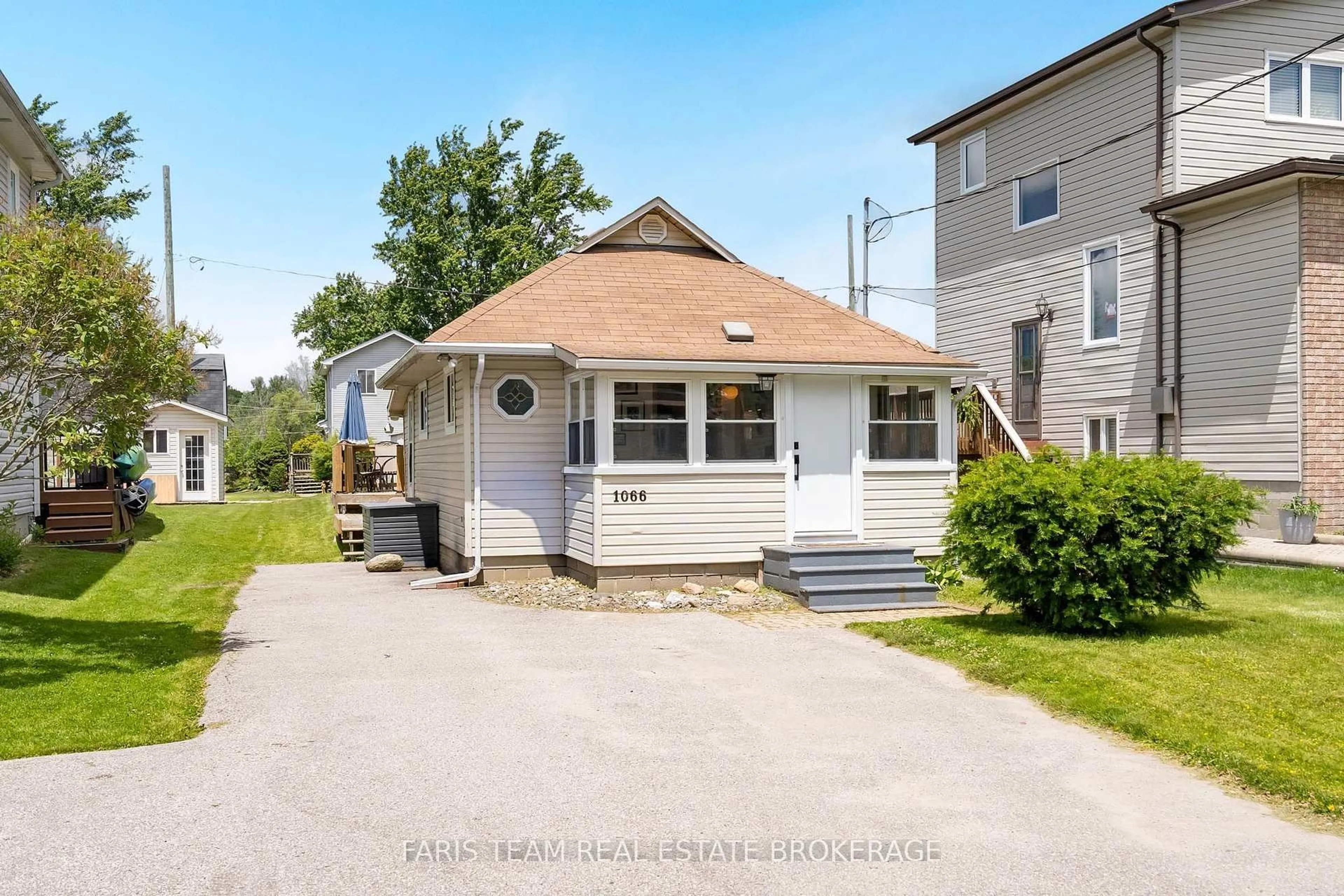 Unknown for 1066 Wood St, Innisfil Ontario L0L 1K0