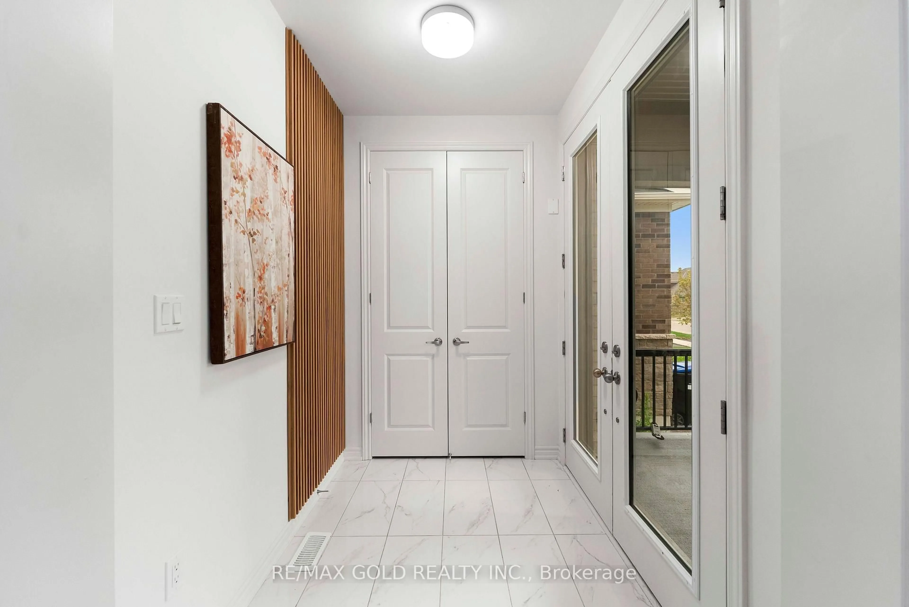 Indoor entryway for 9 Sandhill Cres, Adjala-Tosorontio Ontario L0G 1W0