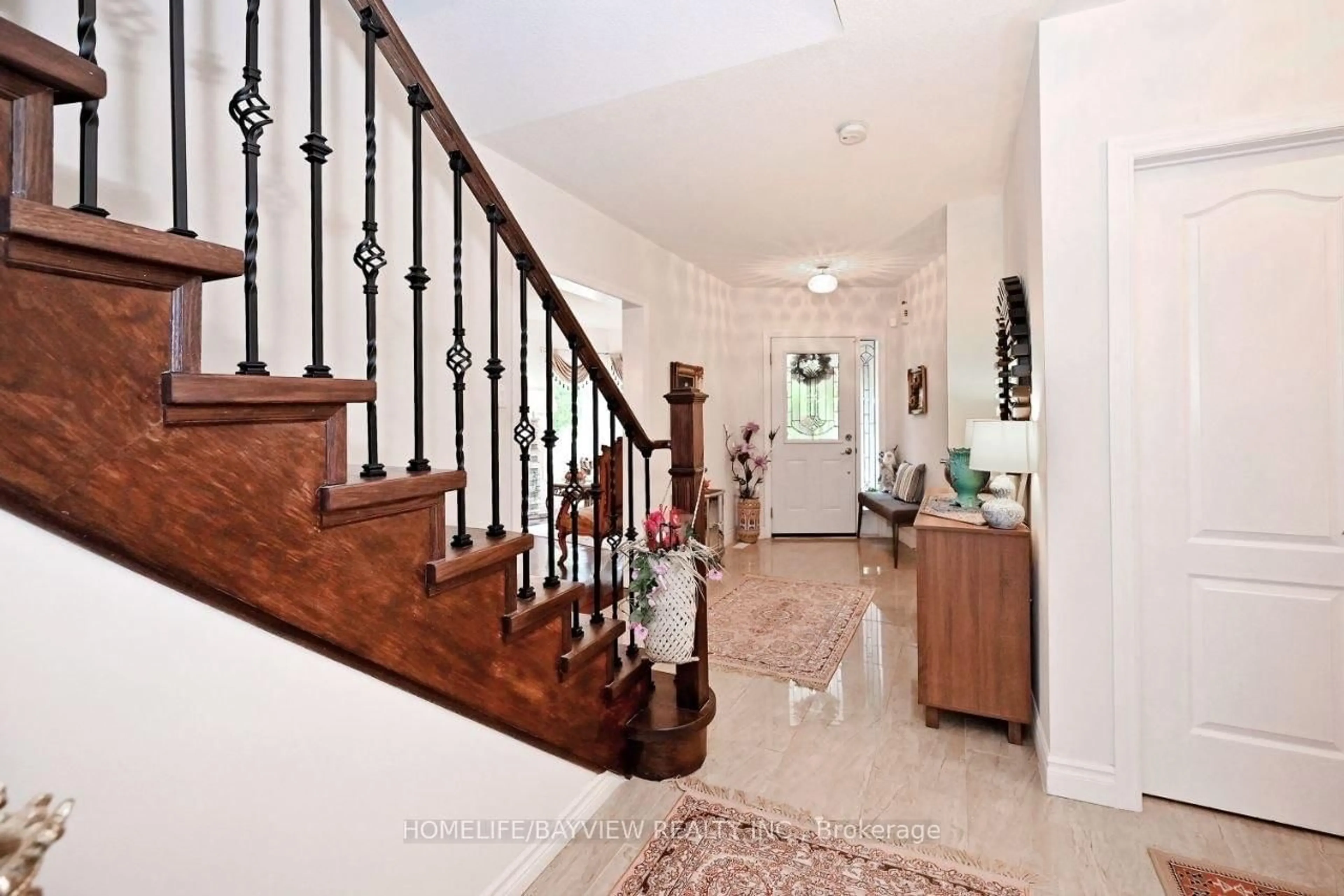 Indoor foyer for 15 El Dorado St, Richmond Hill Ontario L4C 0G9
