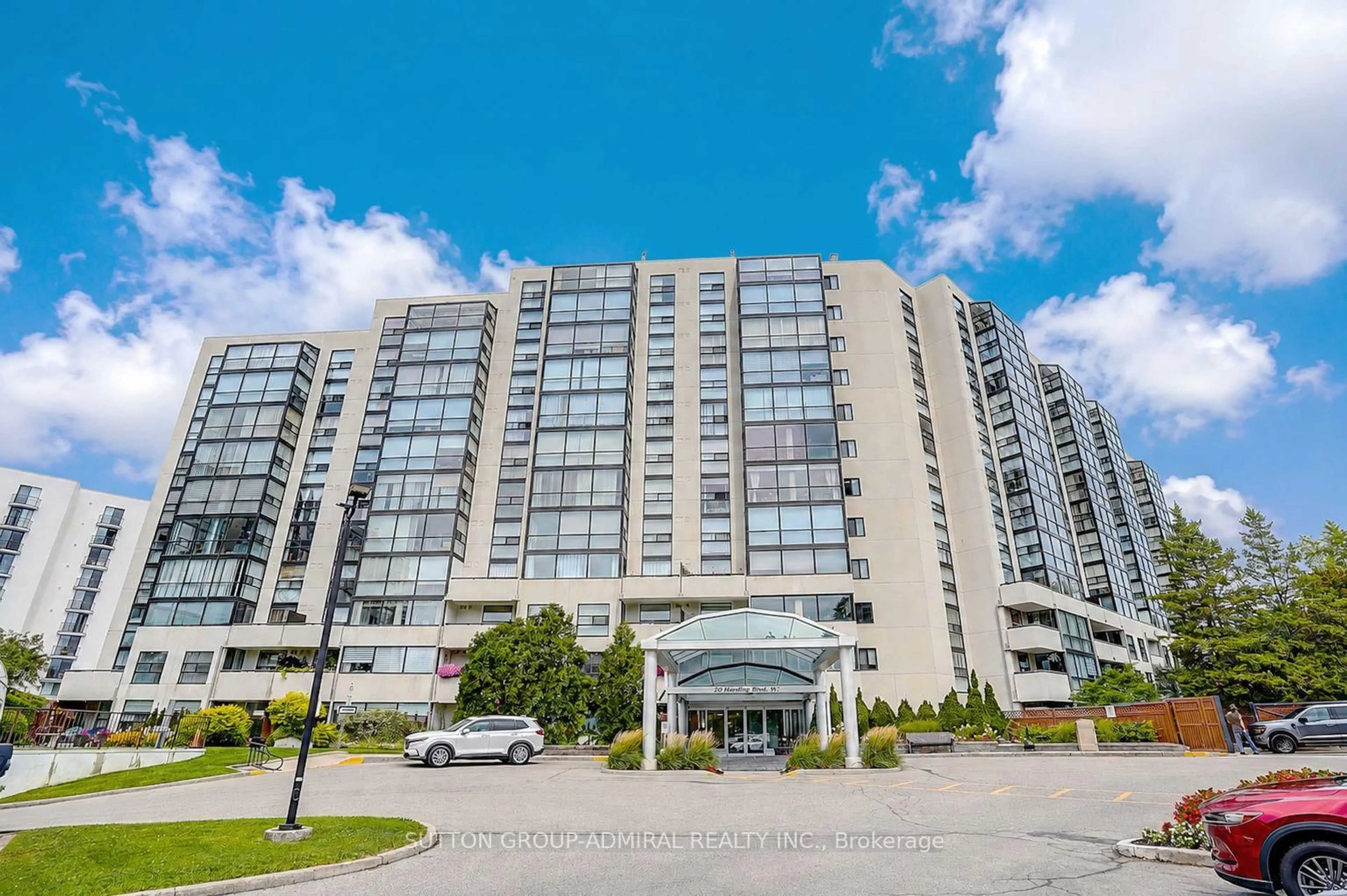 Indoor foyer for 20 Harding Blvd #417, Richmond Hill Ontario L4C 9S4
