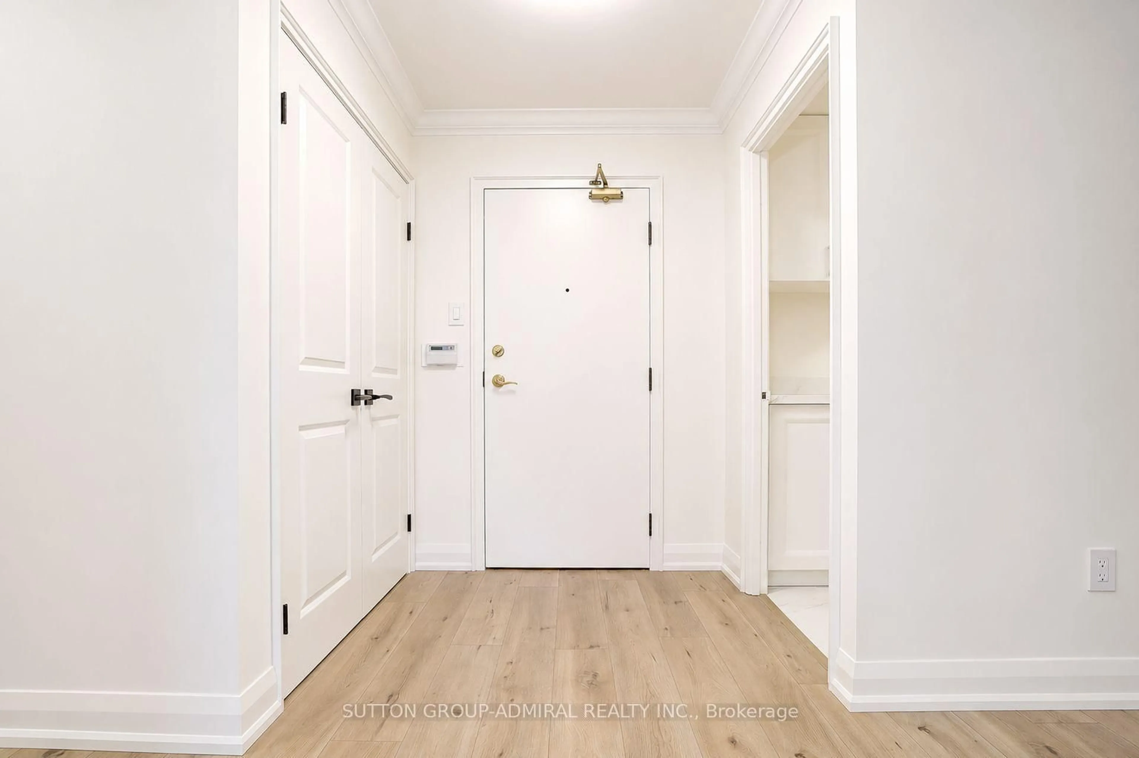 Indoor entryway for 20 Harding Blvd #417, Richmond Hill Ontario L4C 9S4