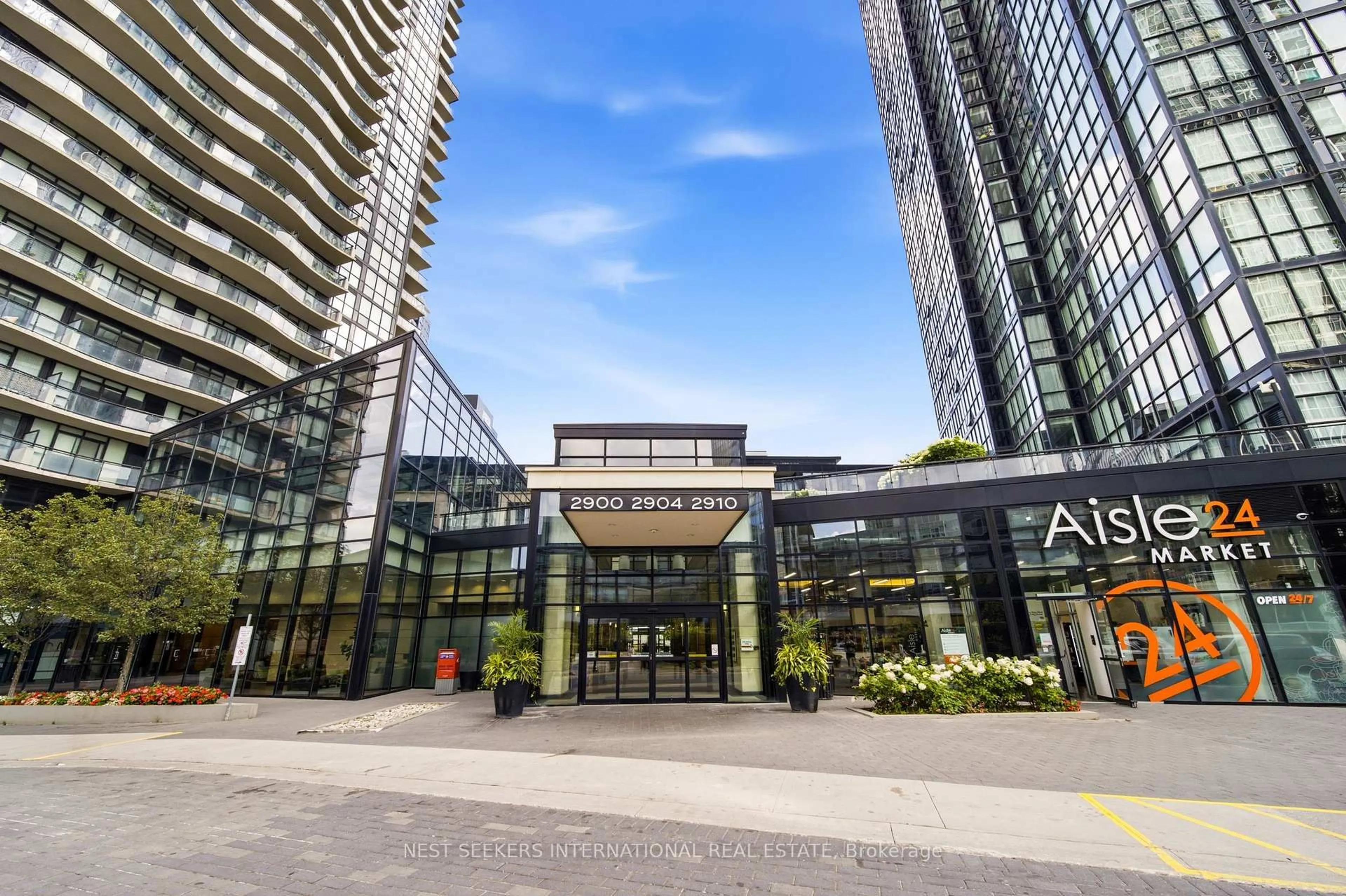 Indoor foyer for 2900 Highway 7 #2009, Vaughan Ontario L4K 0G3