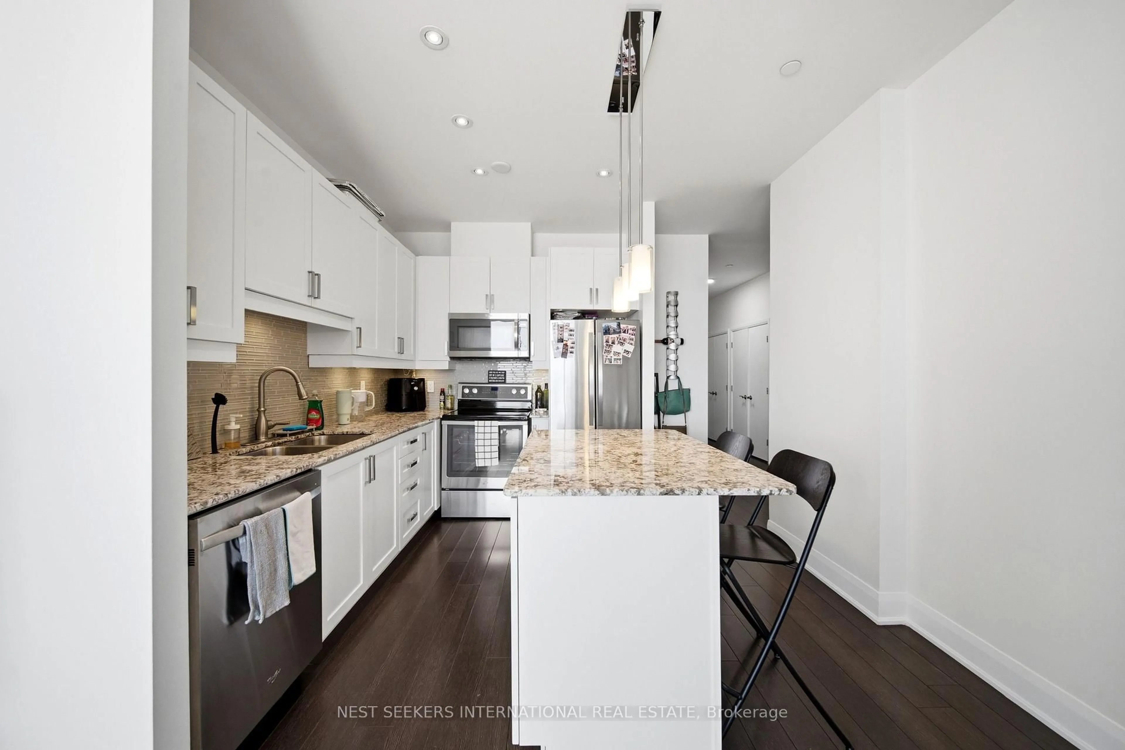 Open concept kitchen, unknown for 2900 Highway 7 #2009, Vaughan Ontario L4K 0G3
