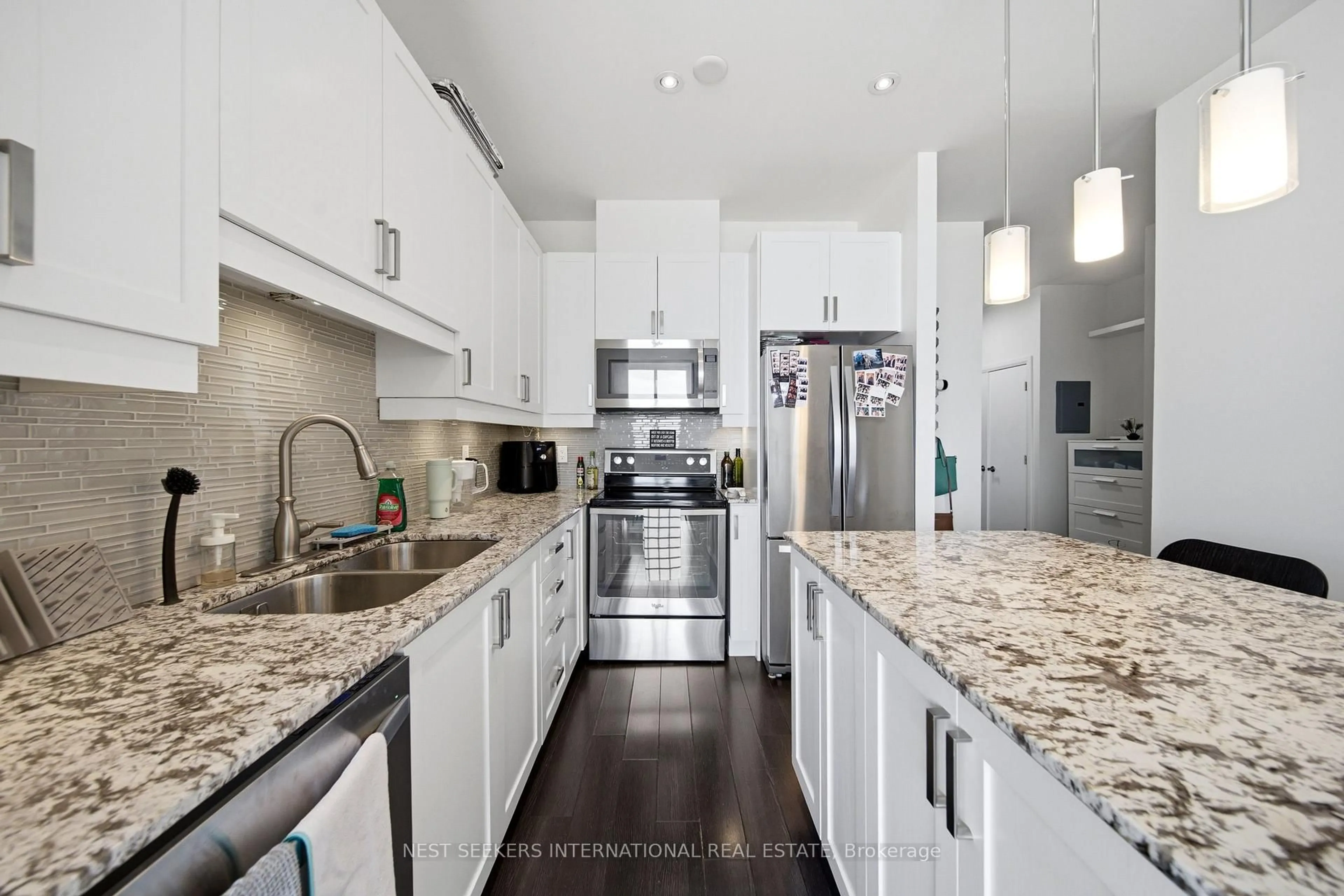 Open concept kitchen, ceramic/tile floor for 2900 Highway 7 #2009, Vaughan Ontario L4K 0G3