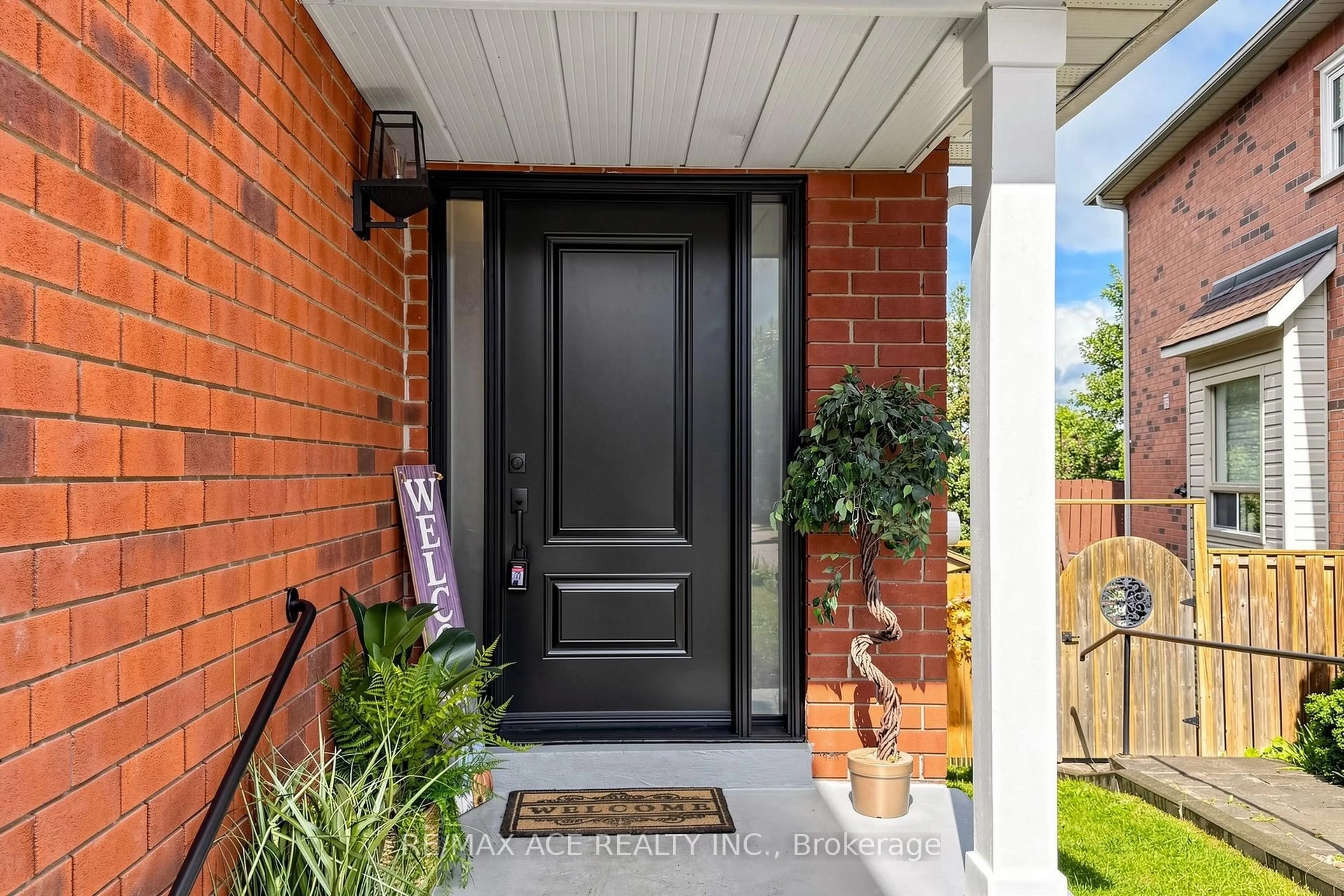 Indoor entryway for 119 Primeau Dr, Aurora Ontario L4G 6Z6