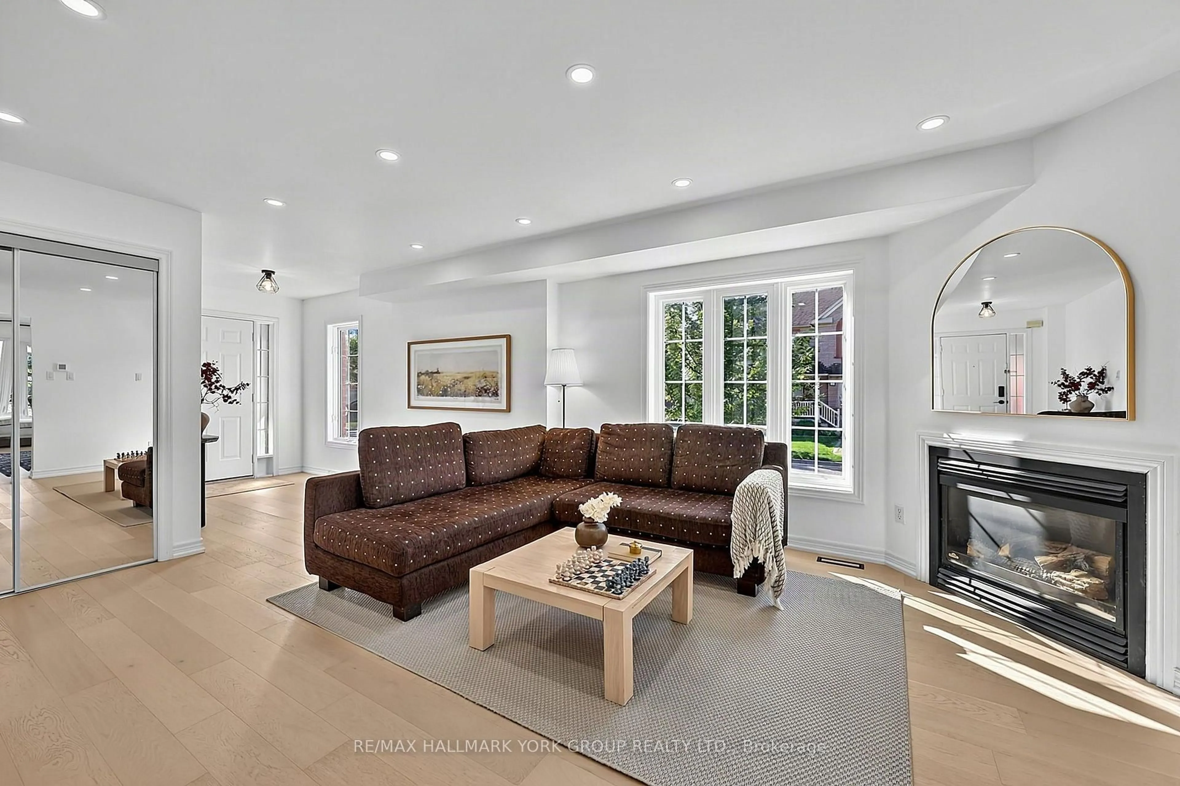 Living room with furniture, ceramic/tile floor for 74 Snedden Ave, Aurora Ontario L4G 7K7