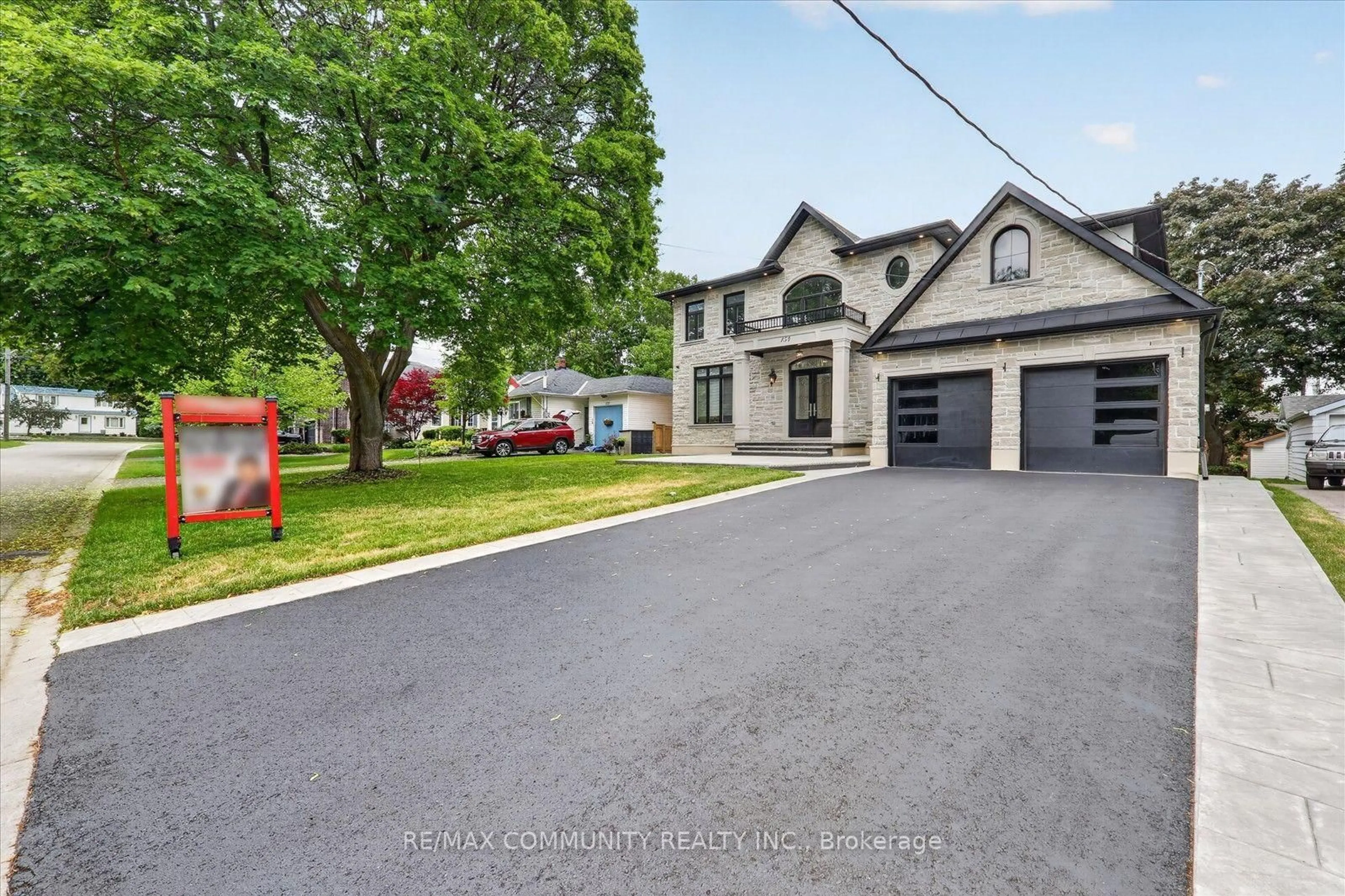 A pic from outside/outdoor area/front of a property/back of a property/a pic from drone, street for 154 Burkholder St, Whitchurch-Stouffville Ontario L4A 4J4
