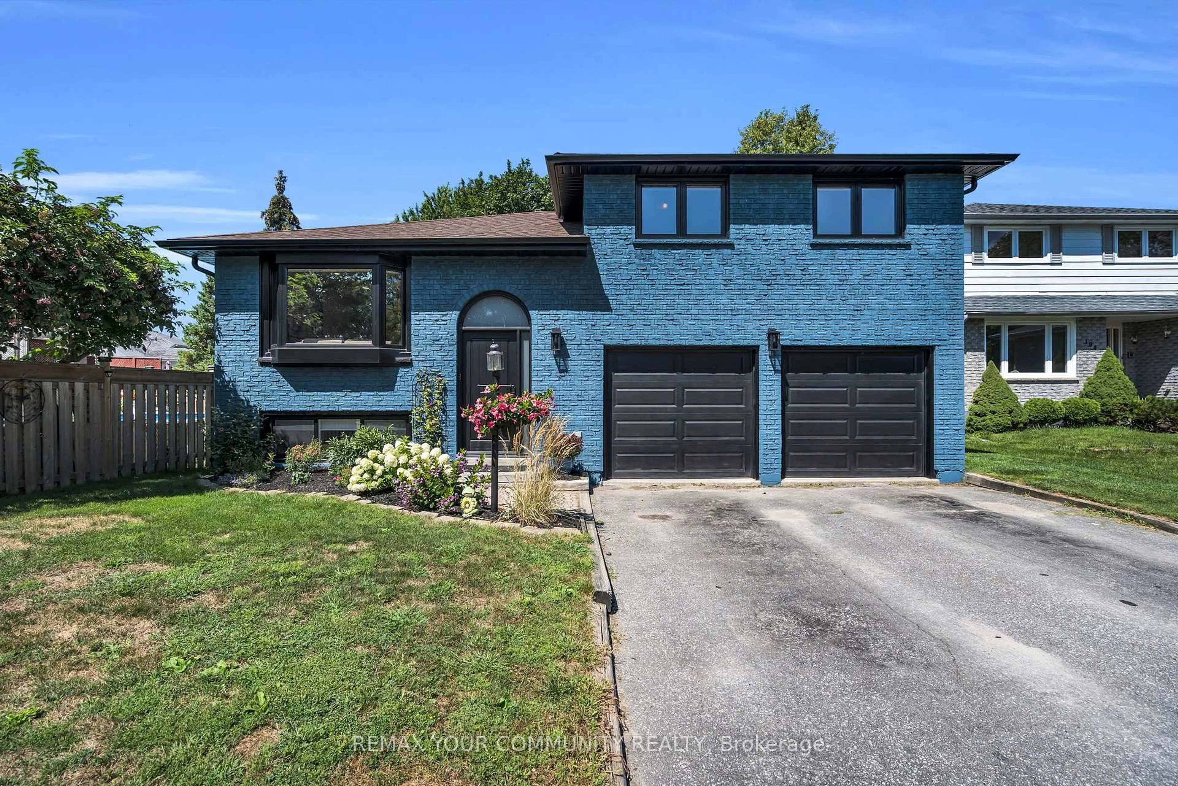 Home with brick exterior material, street for 192 Biscayne Blvd, Georgina Ontario L4P 3L5