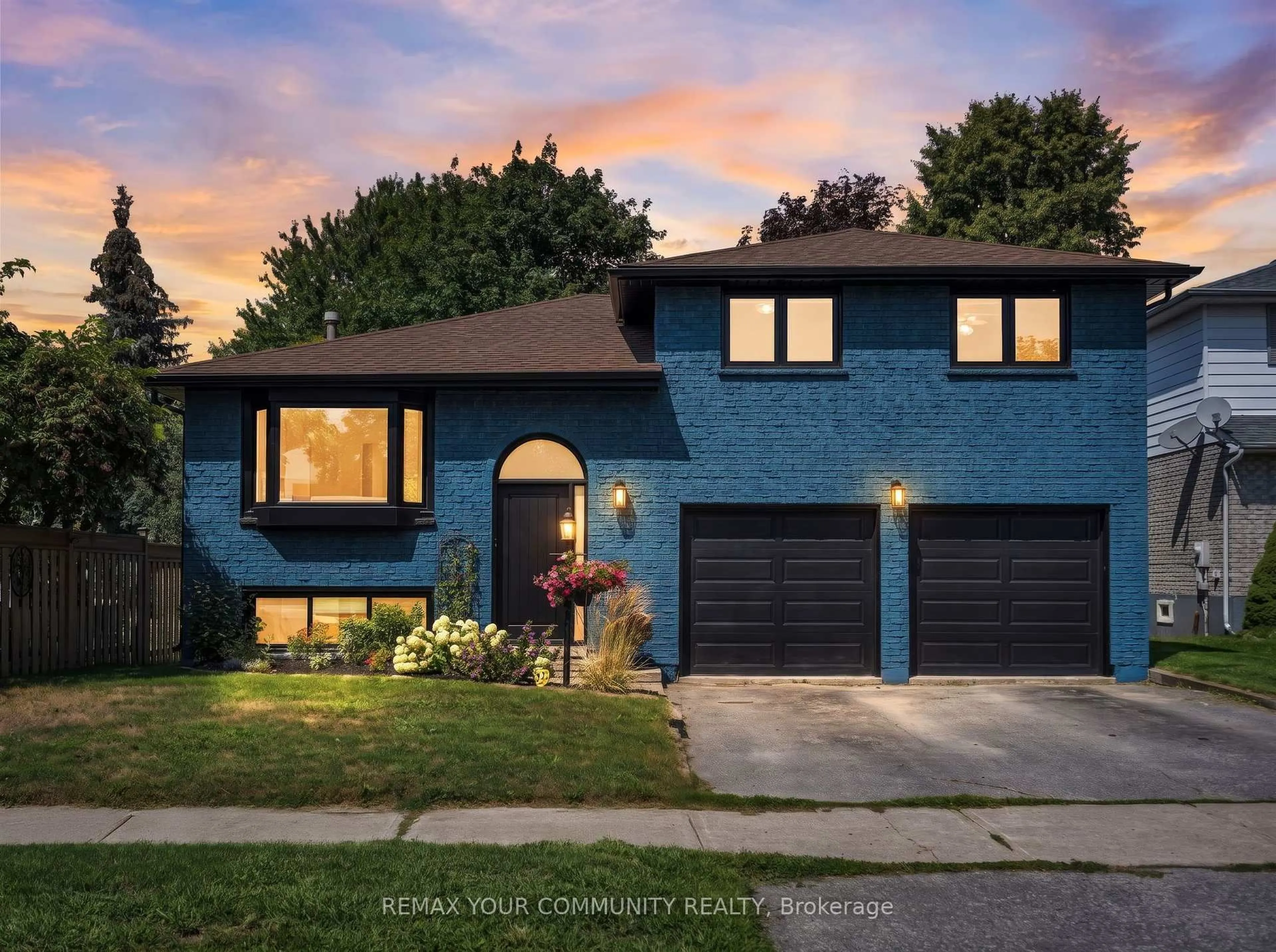 Home with brick exterior material, street for 192 Biscayne Blvd, Georgina Ontario L4P 3L5