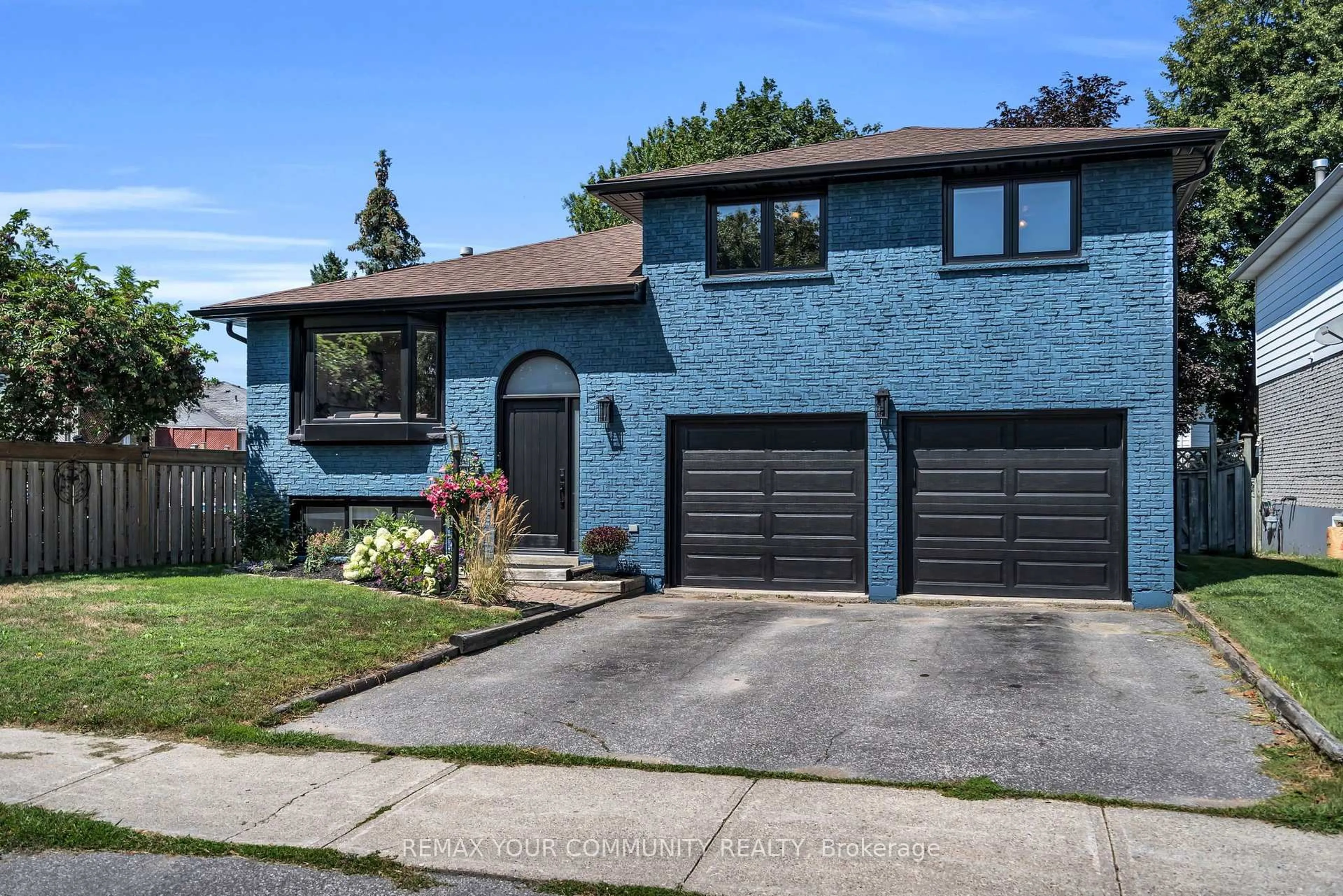 Home with brick exterior material, street for 192 Biscayne Blvd, Georgina Ontario L4P 3L5