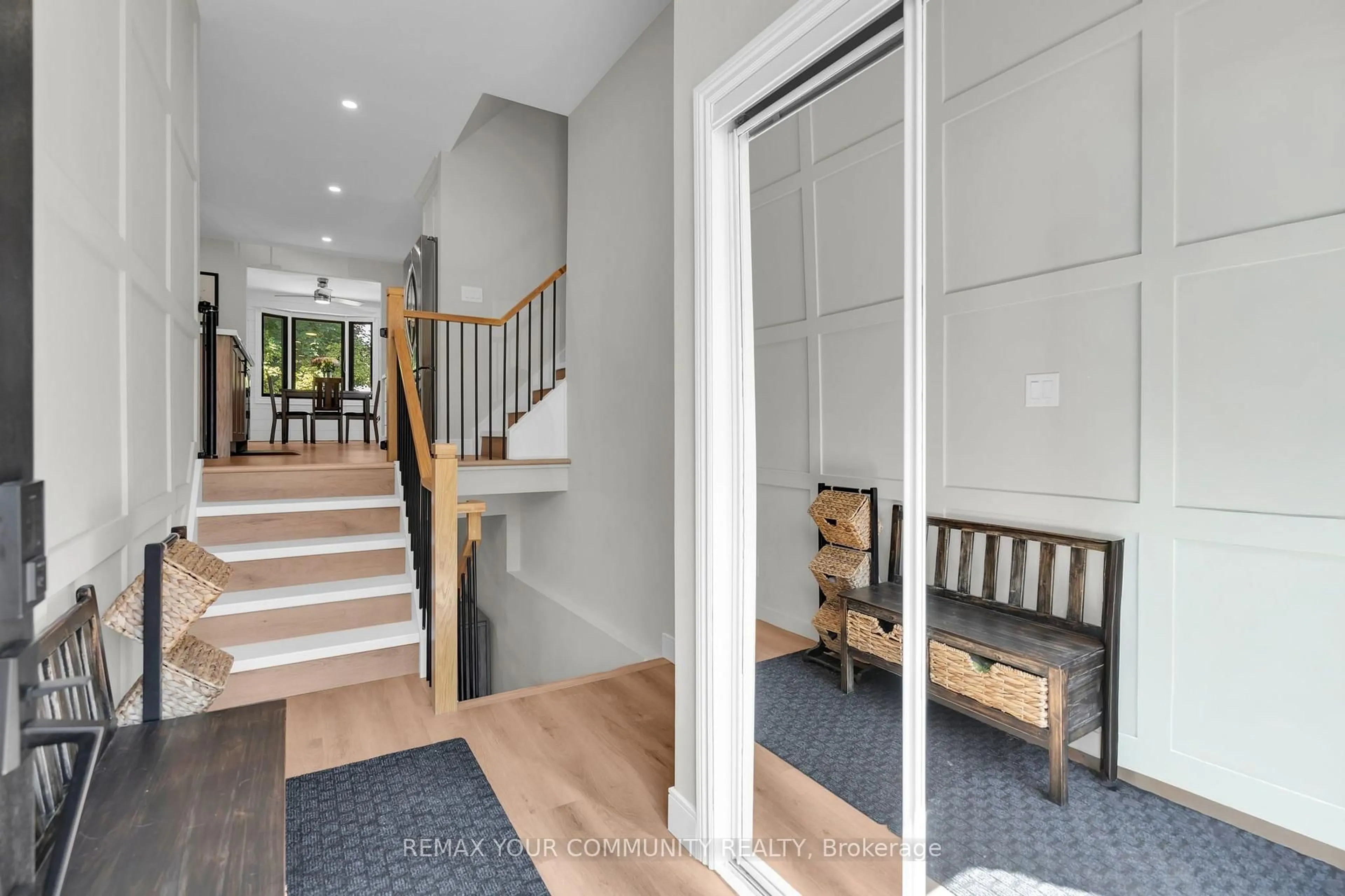 Indoor entryway for 192 Biscayne Blvd, Georgina Ontario L4P 3L5