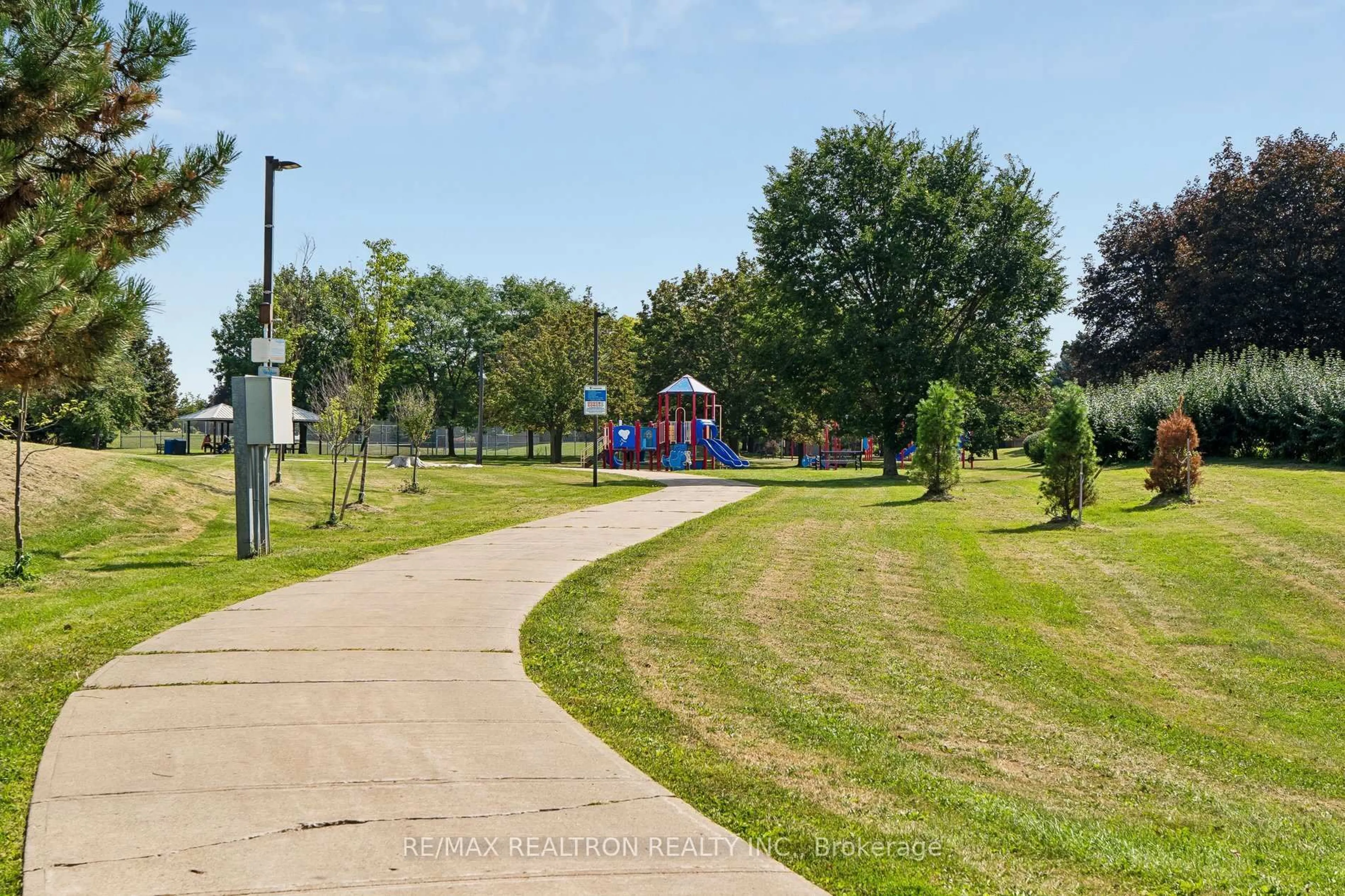 A pic from outside/outdoor area/front of a property/back of a property/a pic from drone, street for 76 Ventura Way, Vaughan Ontario L4J 7T4