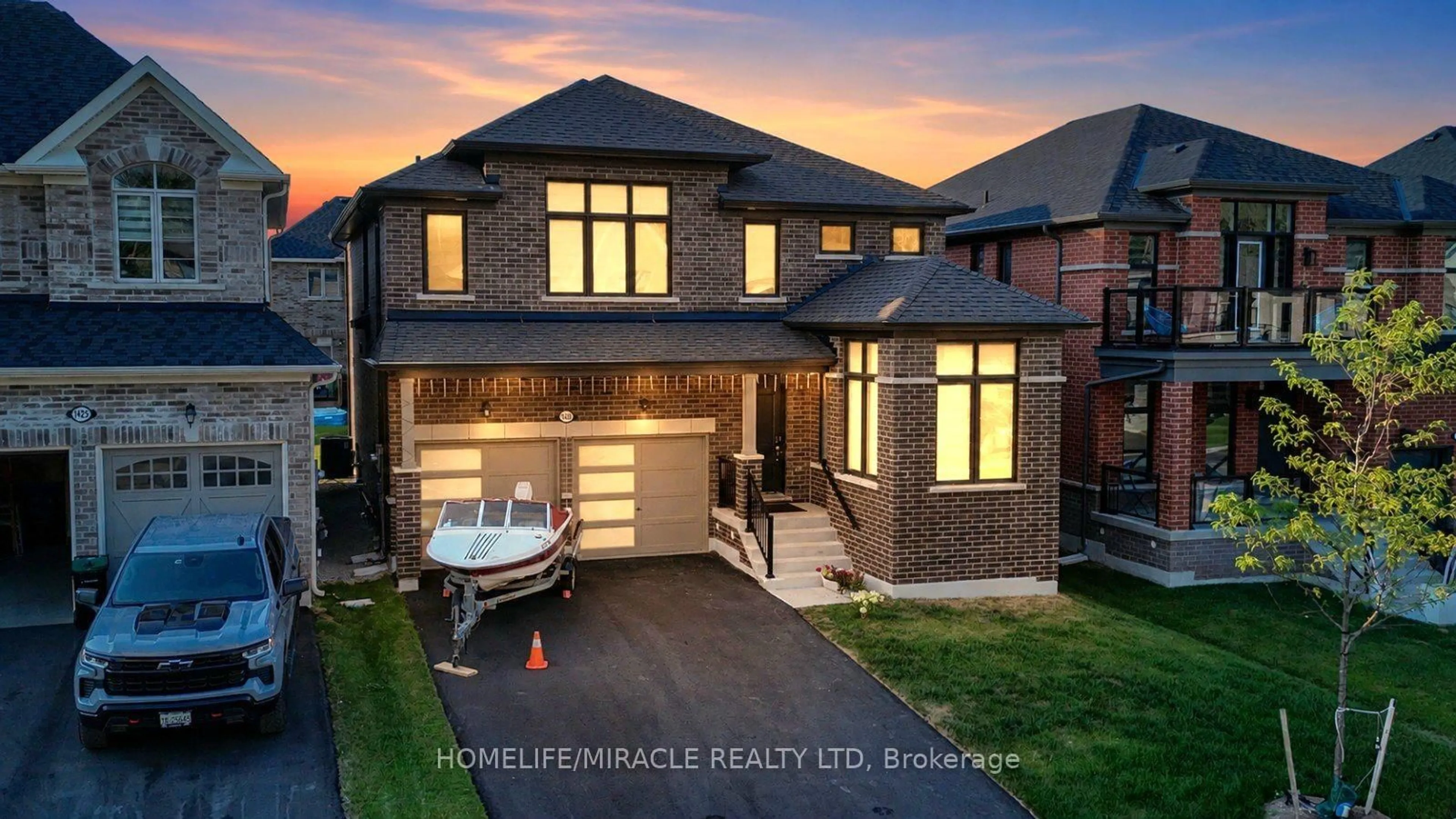 Home with brick exterior material, street for 1429 Davis Loop, Innisfil Ontario L0L 1W0
