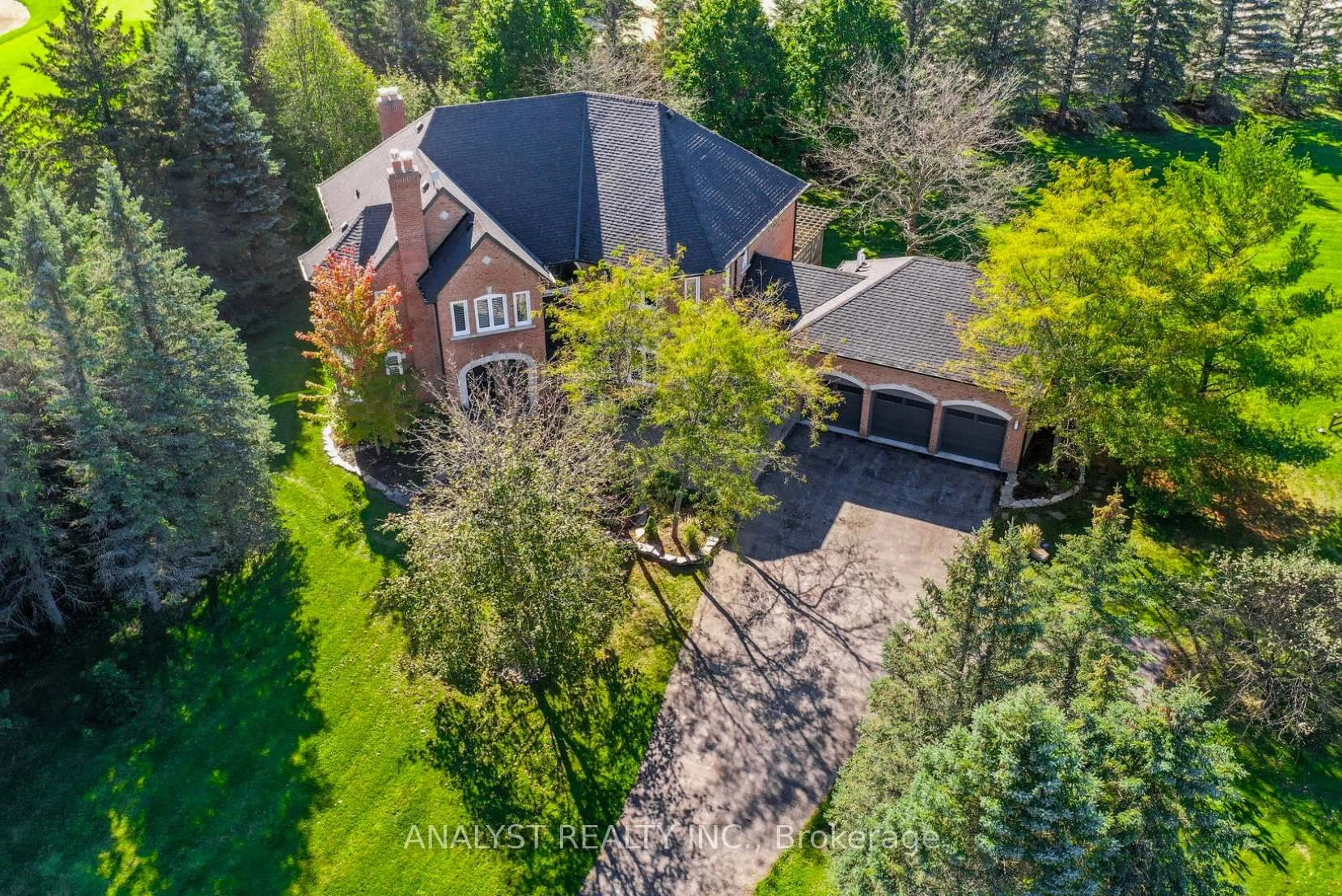 A pic from outside/outdoor area/front of a property/back of a property/a pic from drone, street for 50 Trainor Crt, King Ontario L0G 1N0