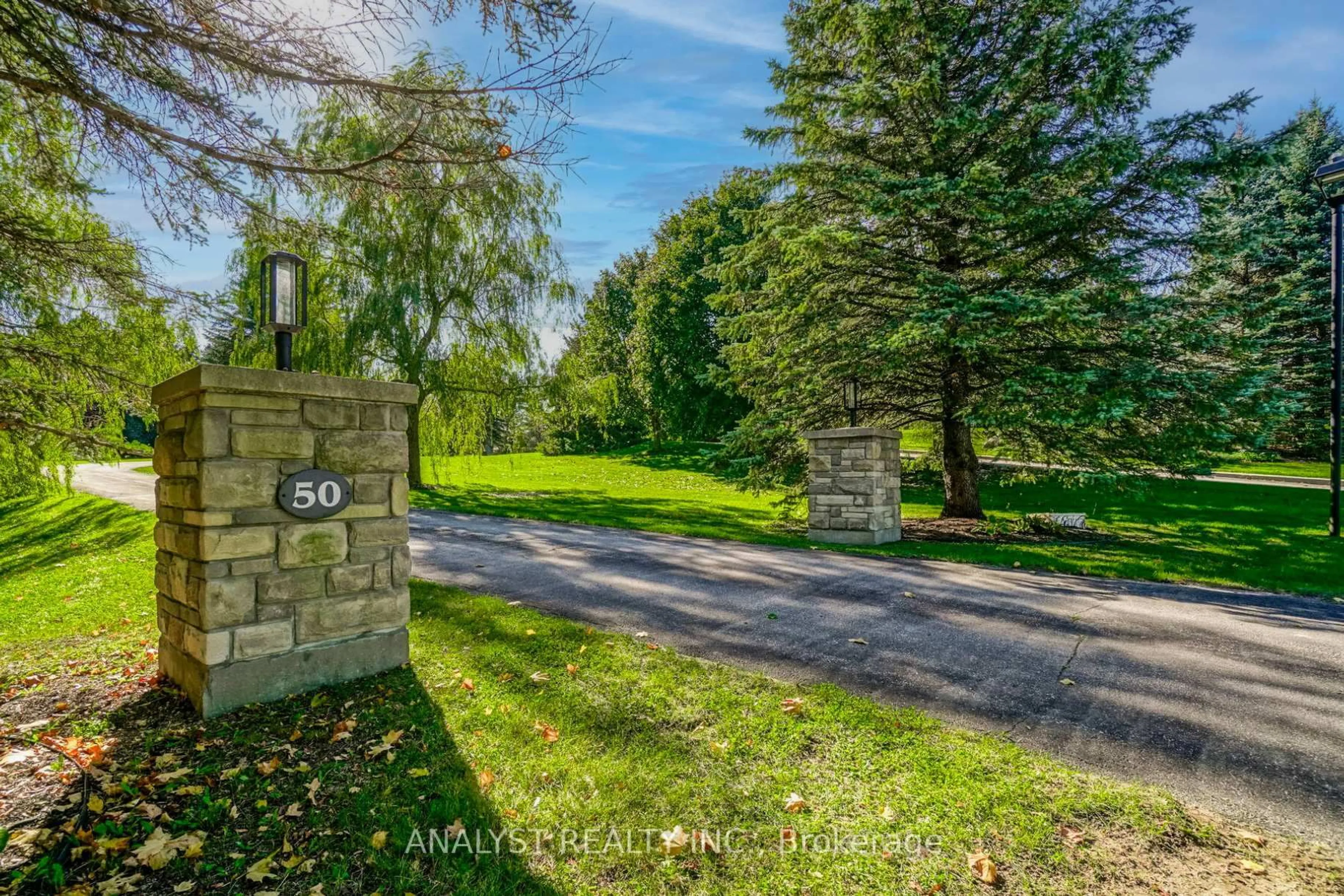 A pic from outside/outdoor area/front of a property/back of a property/a pic from drone, street for 50 Trainor Crt, King Ontario L0G 1N0