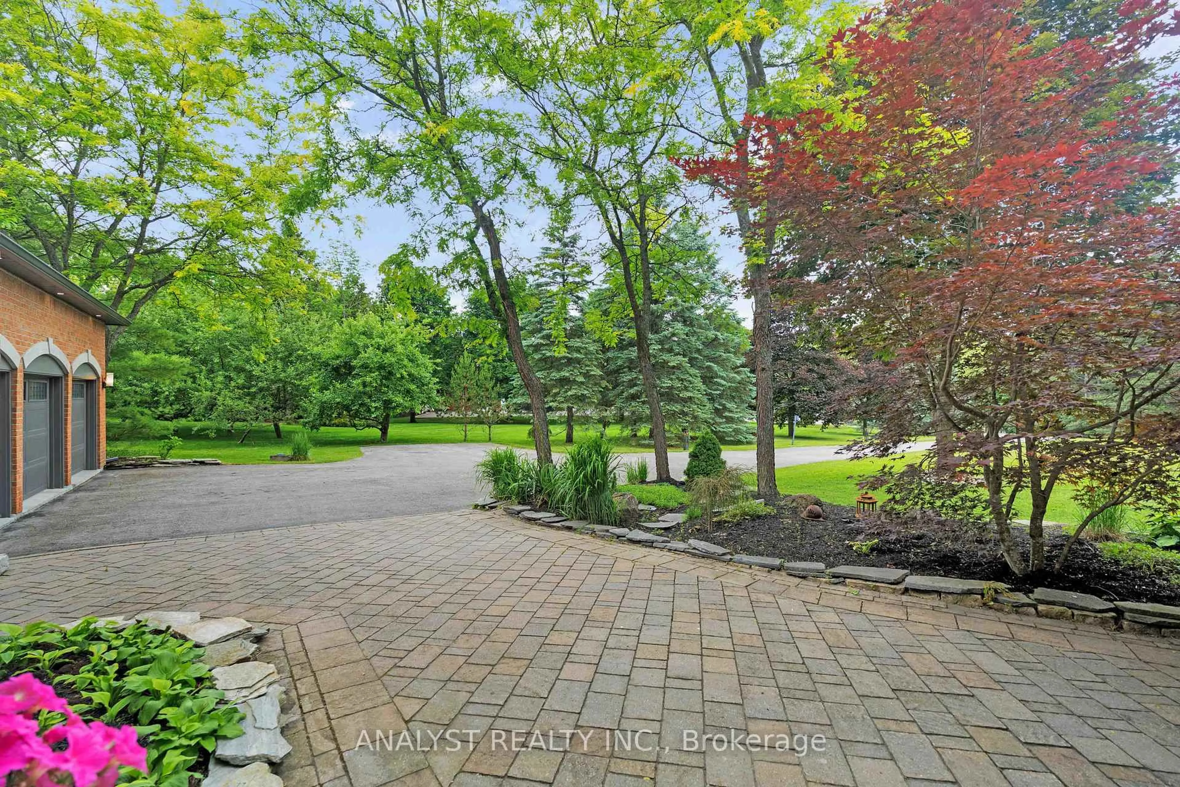 Patio, unknown for 50 Trainor Crt, King Ontario L0G 1N0