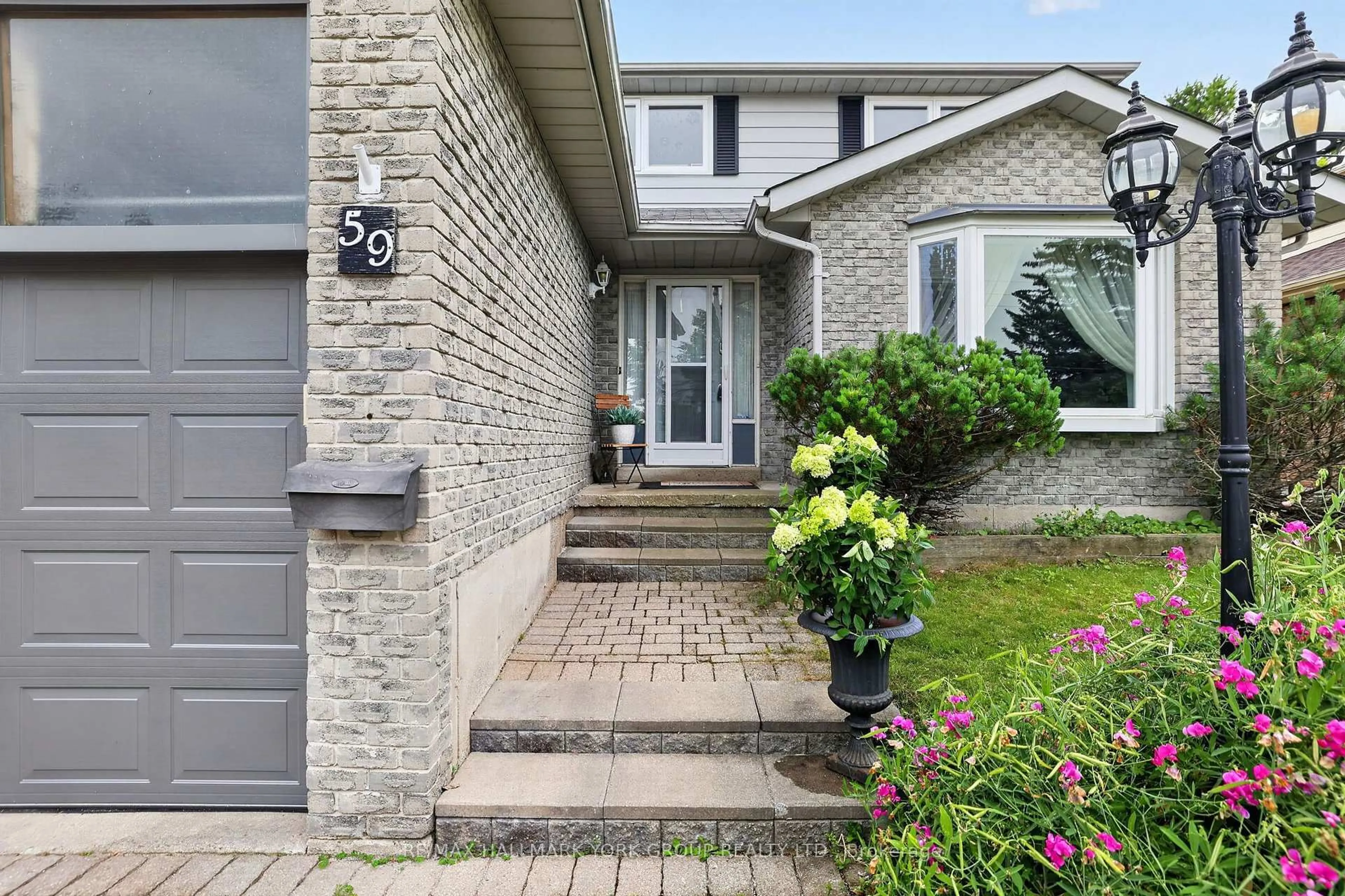 Home with brick exterior material, street for 59 Riverglen Dr, Georgina Ontario L4P 3K7