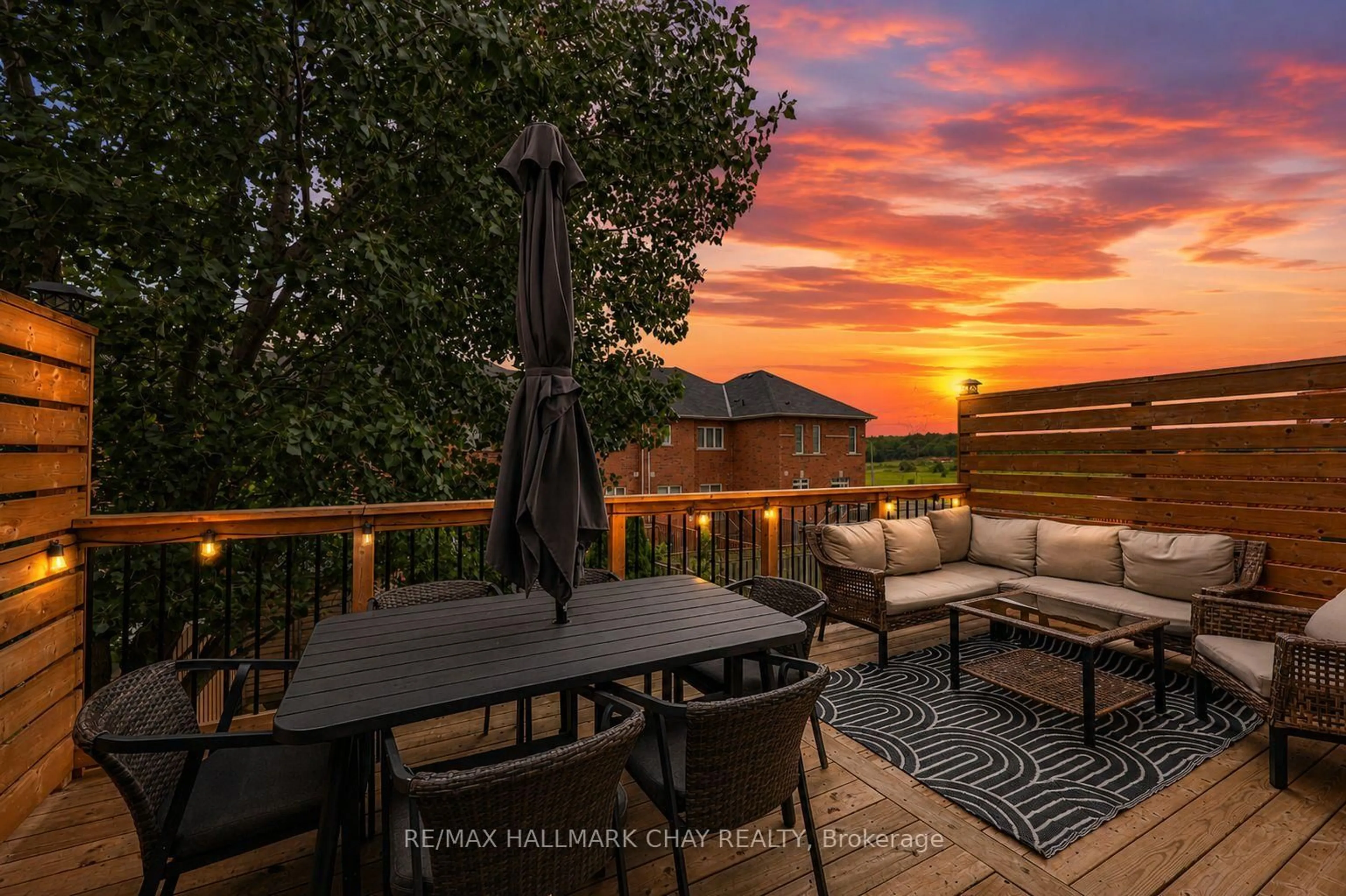 Patio, mountain view for 109 Noble Dr, Bradford West Gwillimbury Ontario L3Z 3B5
