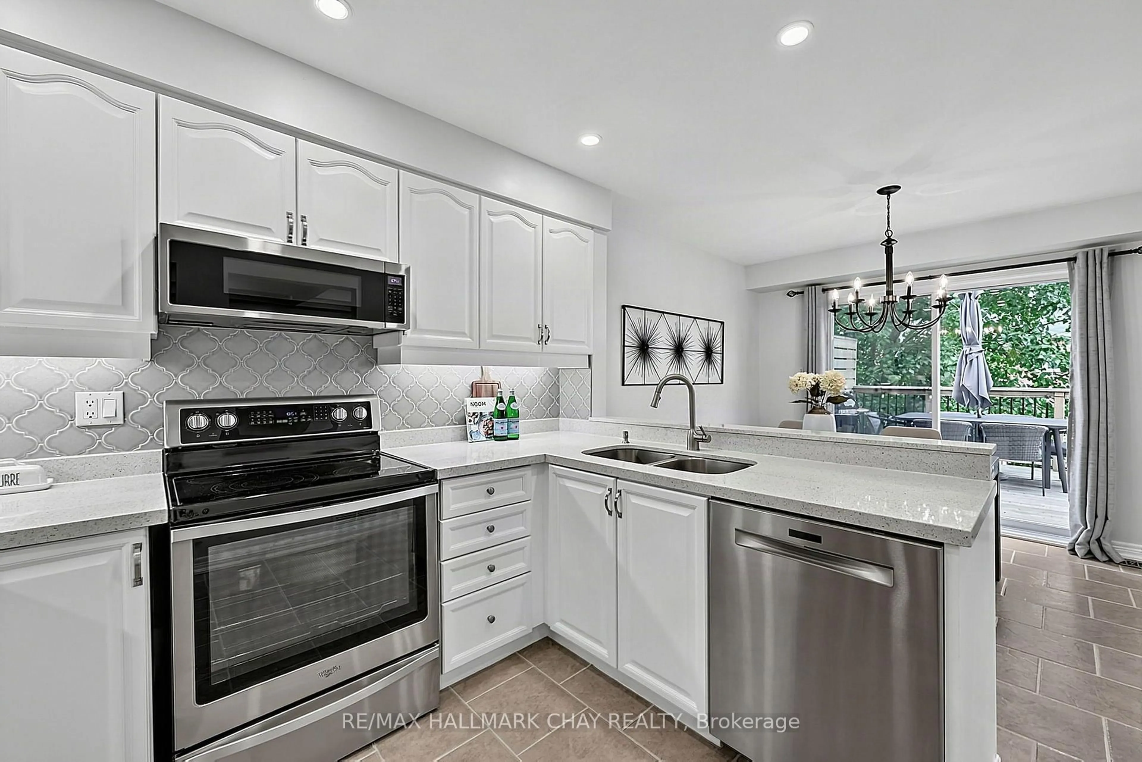 Open concept kitchen, ceramic/tile floor for 109 Noble Dr, Bradford West Gwillimbury Ontario L3Z 3B5